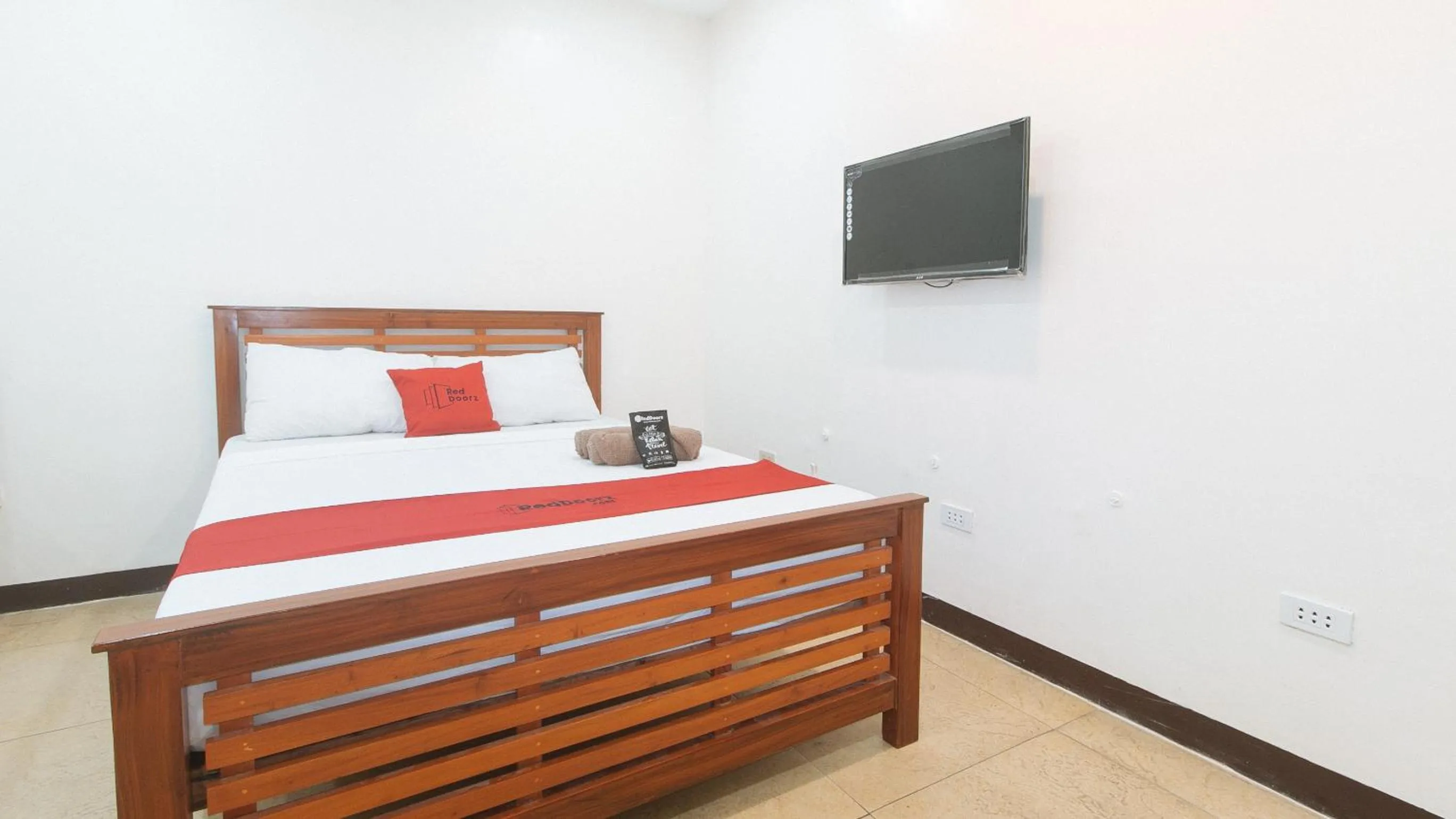 TV and multimedia, Bed in RedDoorz at RJs Bldg near Lyceum Gen Trias Cavite