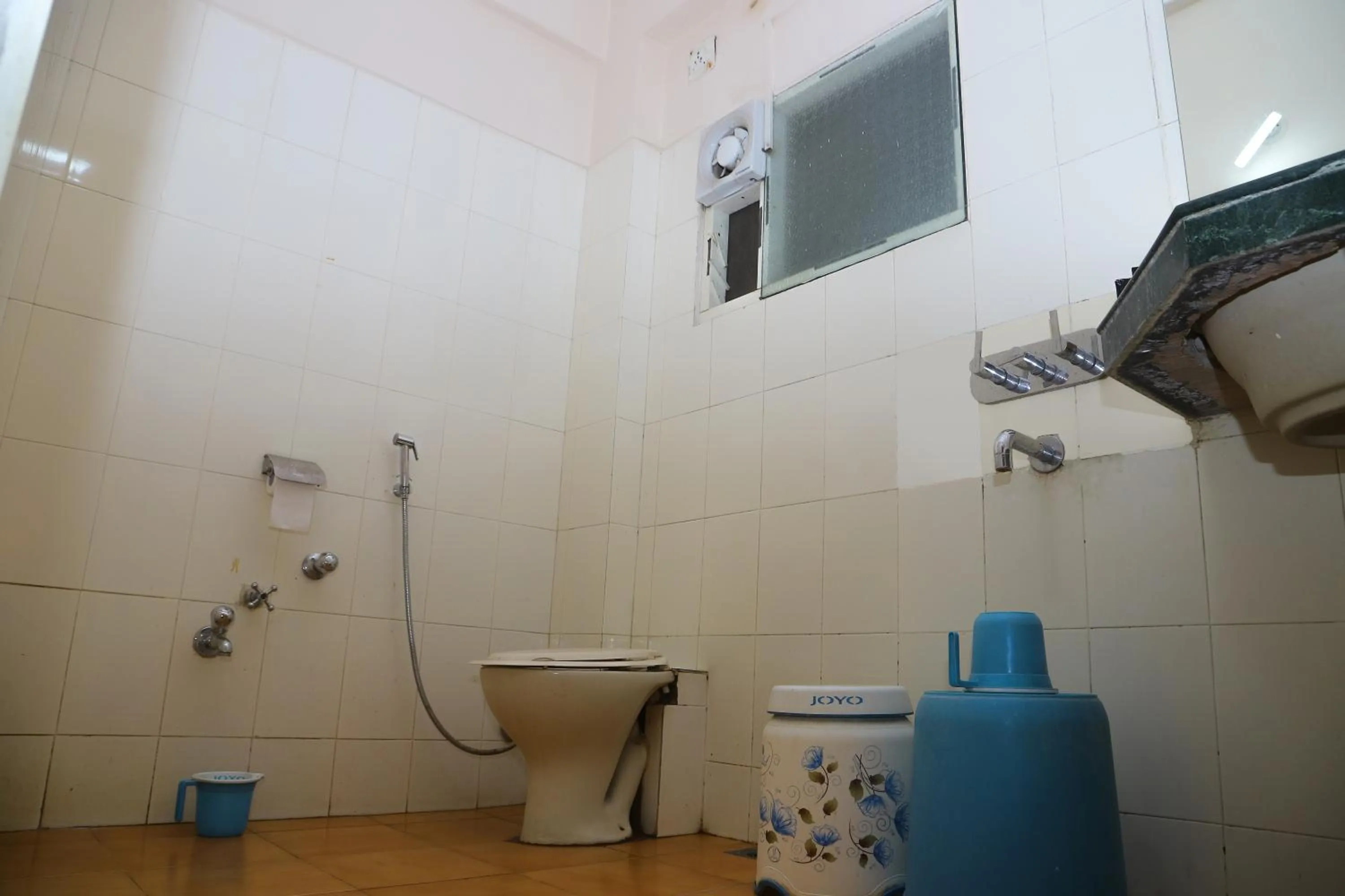 Toilet in Hotel Grand Tower