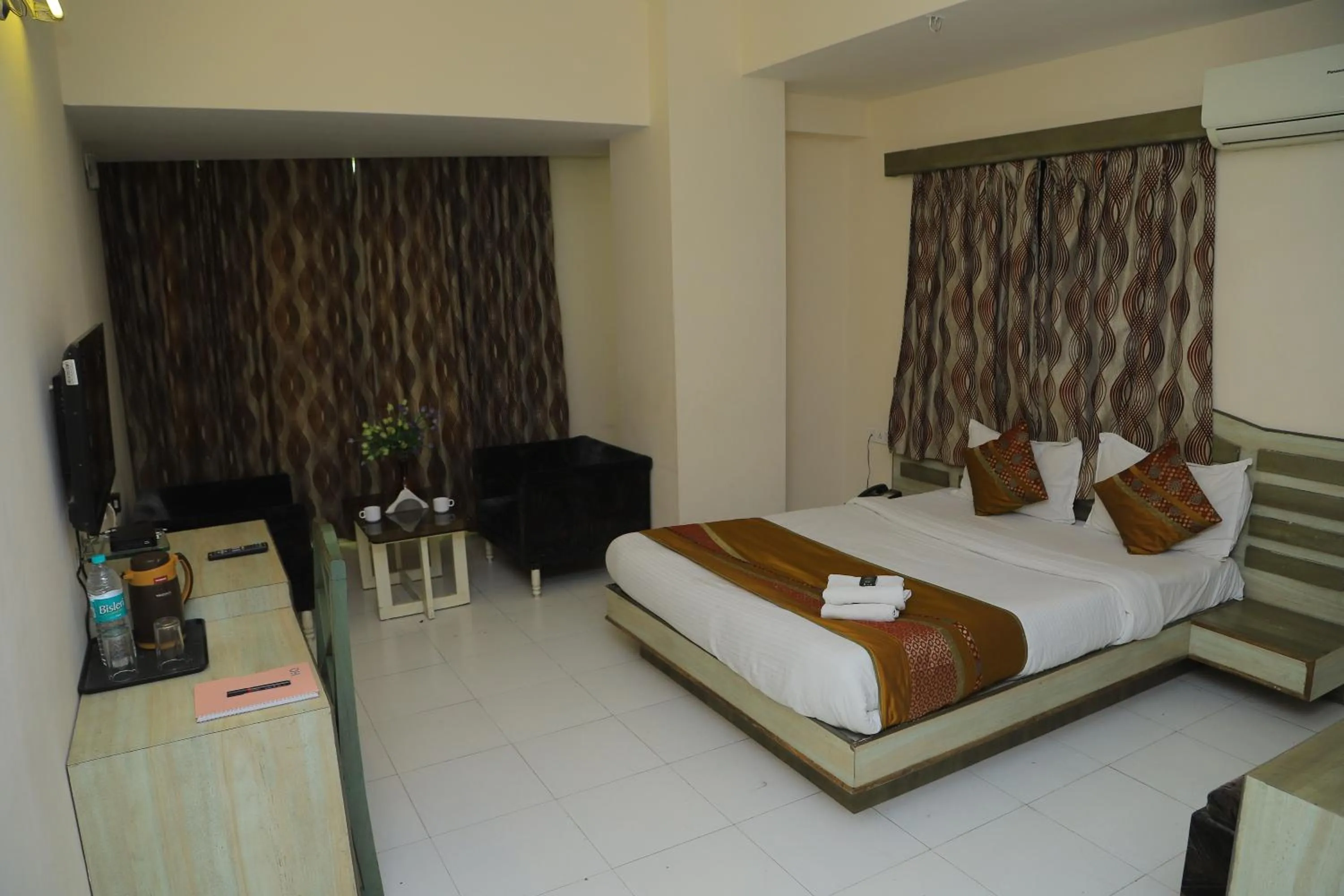 Photo of the whole room in Hotel Grand Tower