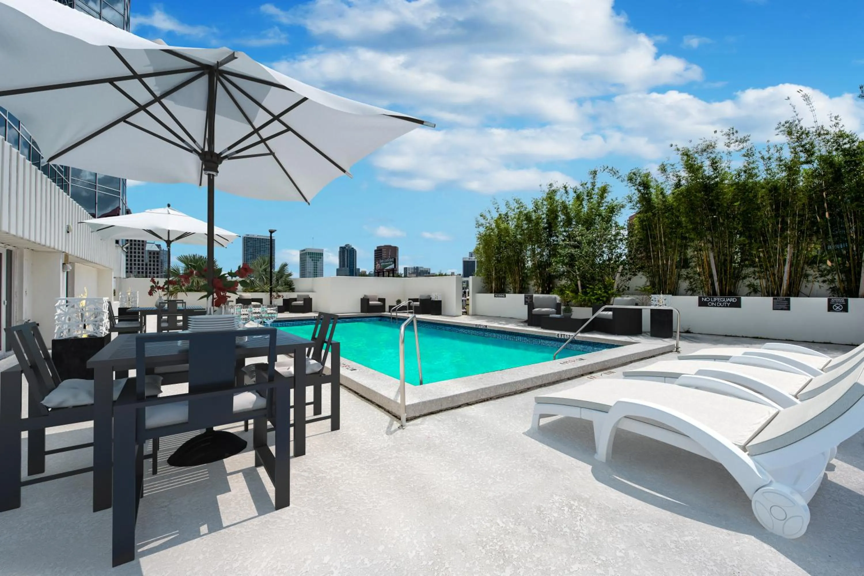 Swimming pool in Marriott Orlando Downtown