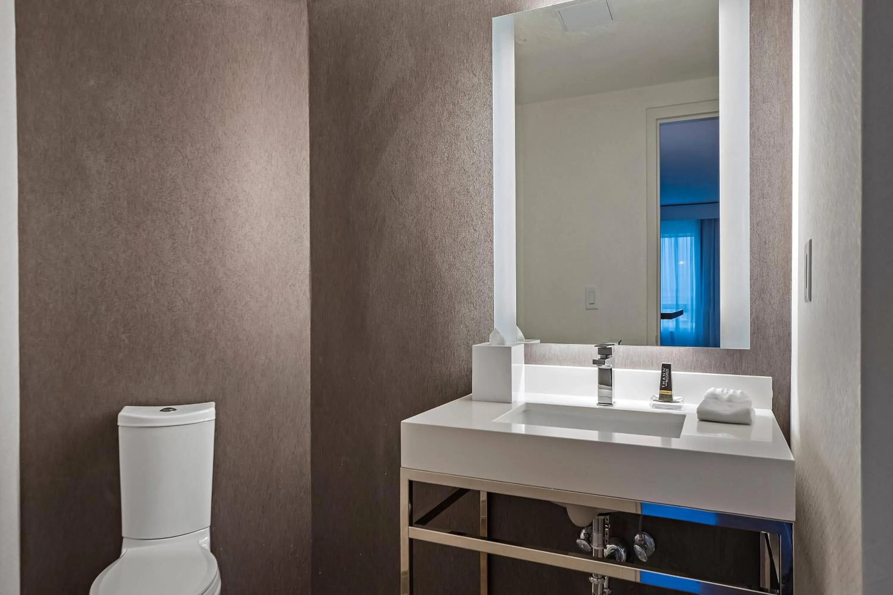 Photo of the whole room in Marriott Orlando Downtown