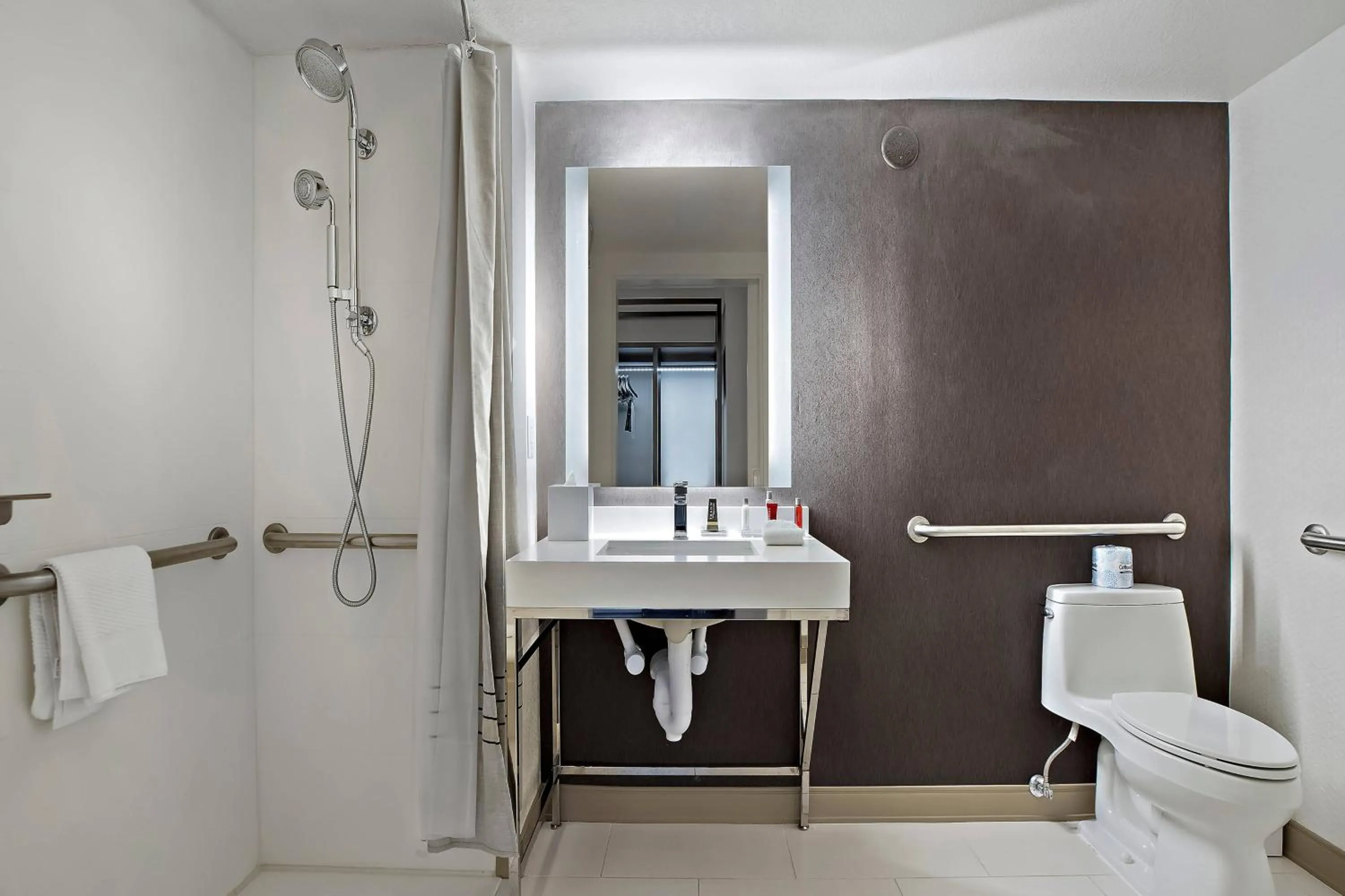 Bathroom in Marriott Orlando Downtown