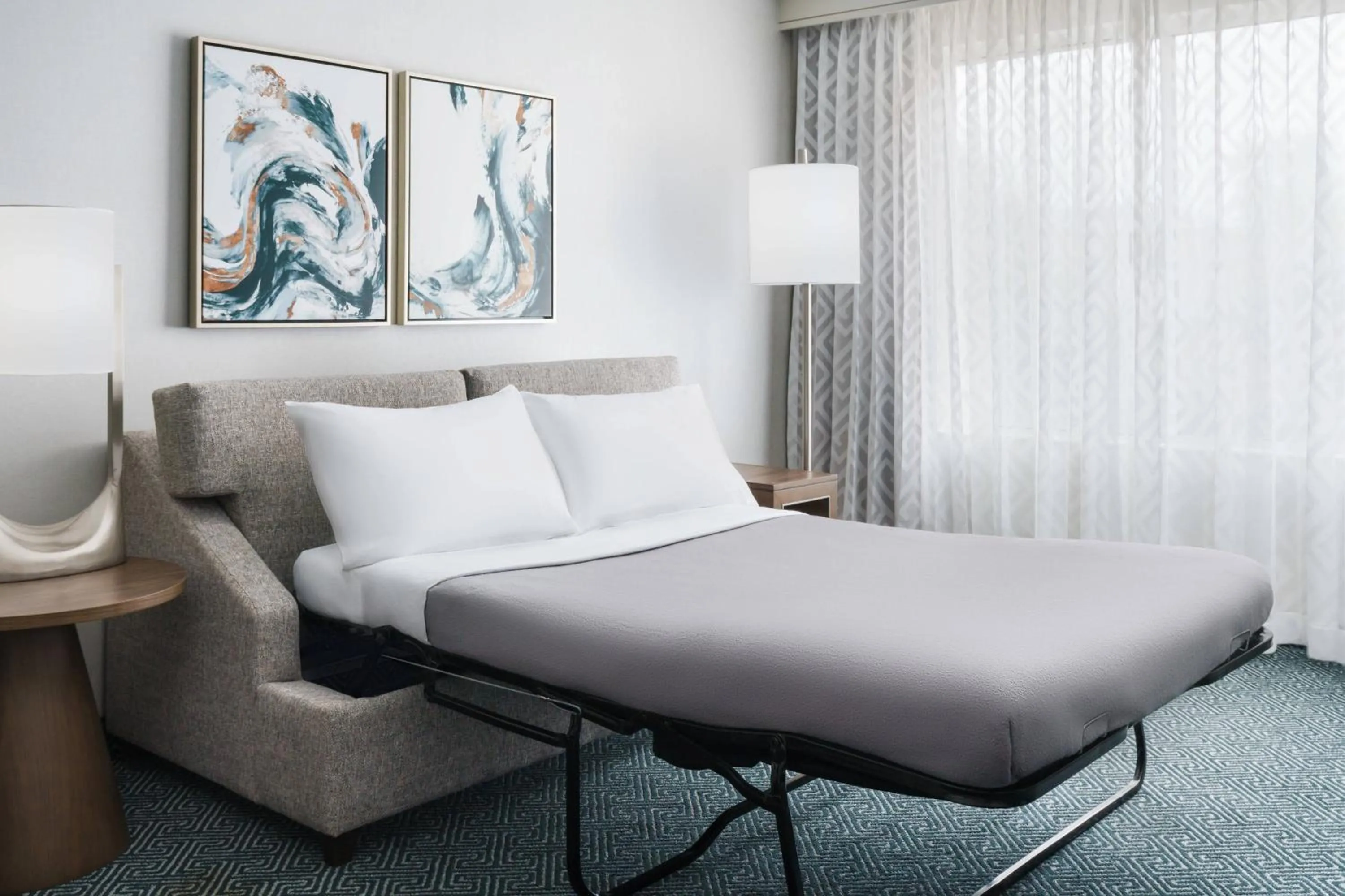 Photo of the whole room, Bed in Courtyard by Marriott Orlando Downtown