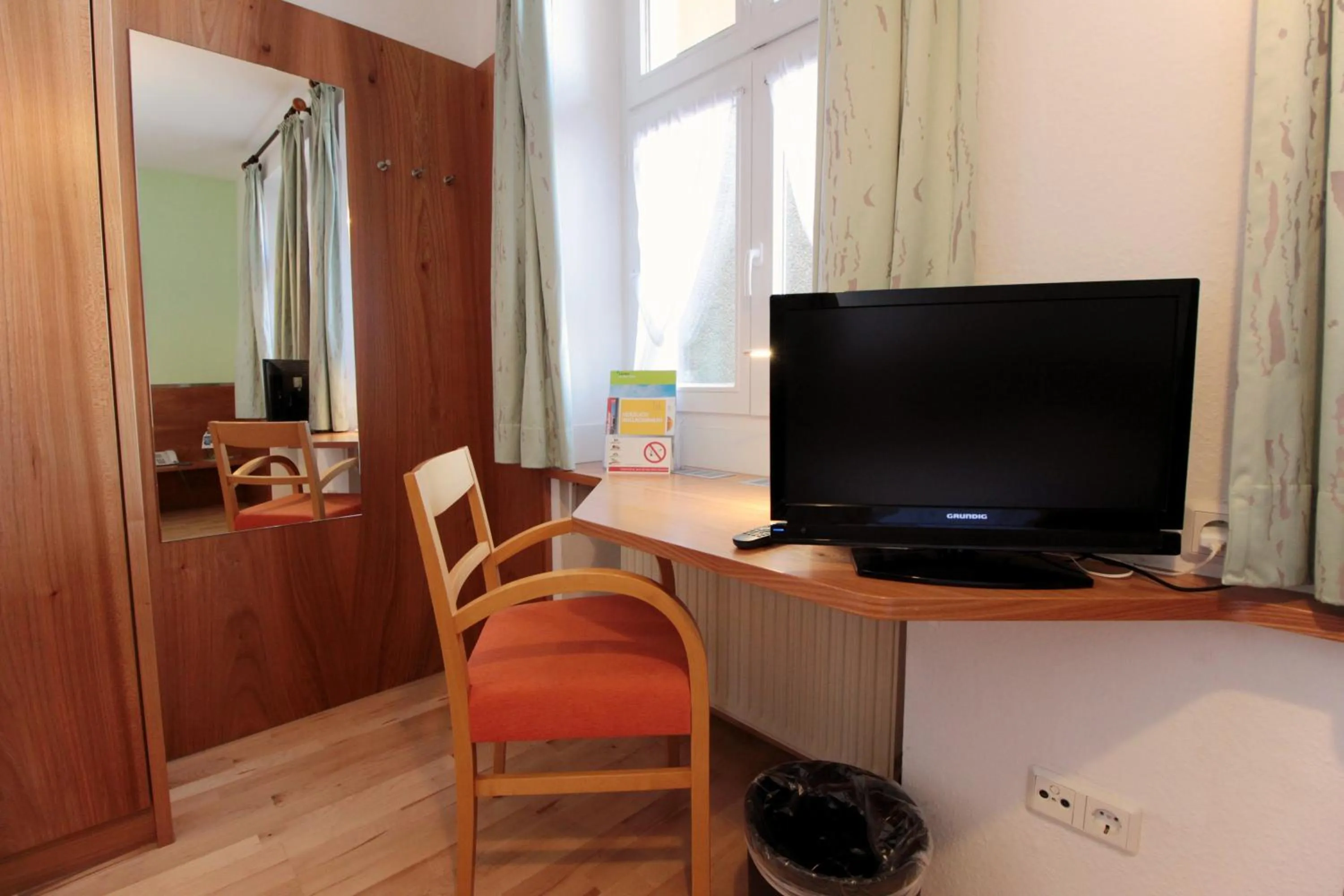 TV and multimedia in An der Persiluhr Stadt-gut-Hotel