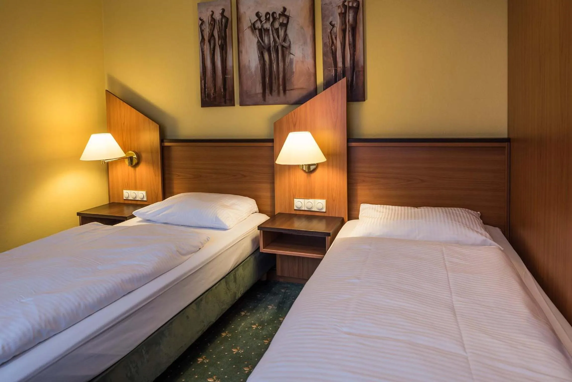 Photo of the whole room, Bed in Hotel Sperling mit E-Ladestation