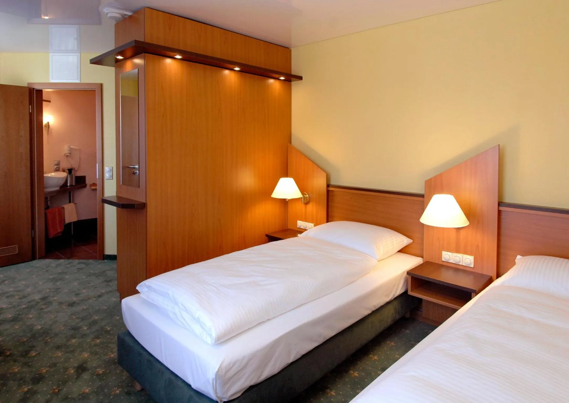 Photo of the whole room, Bed in Hotel Sperling mit E-Ladestation