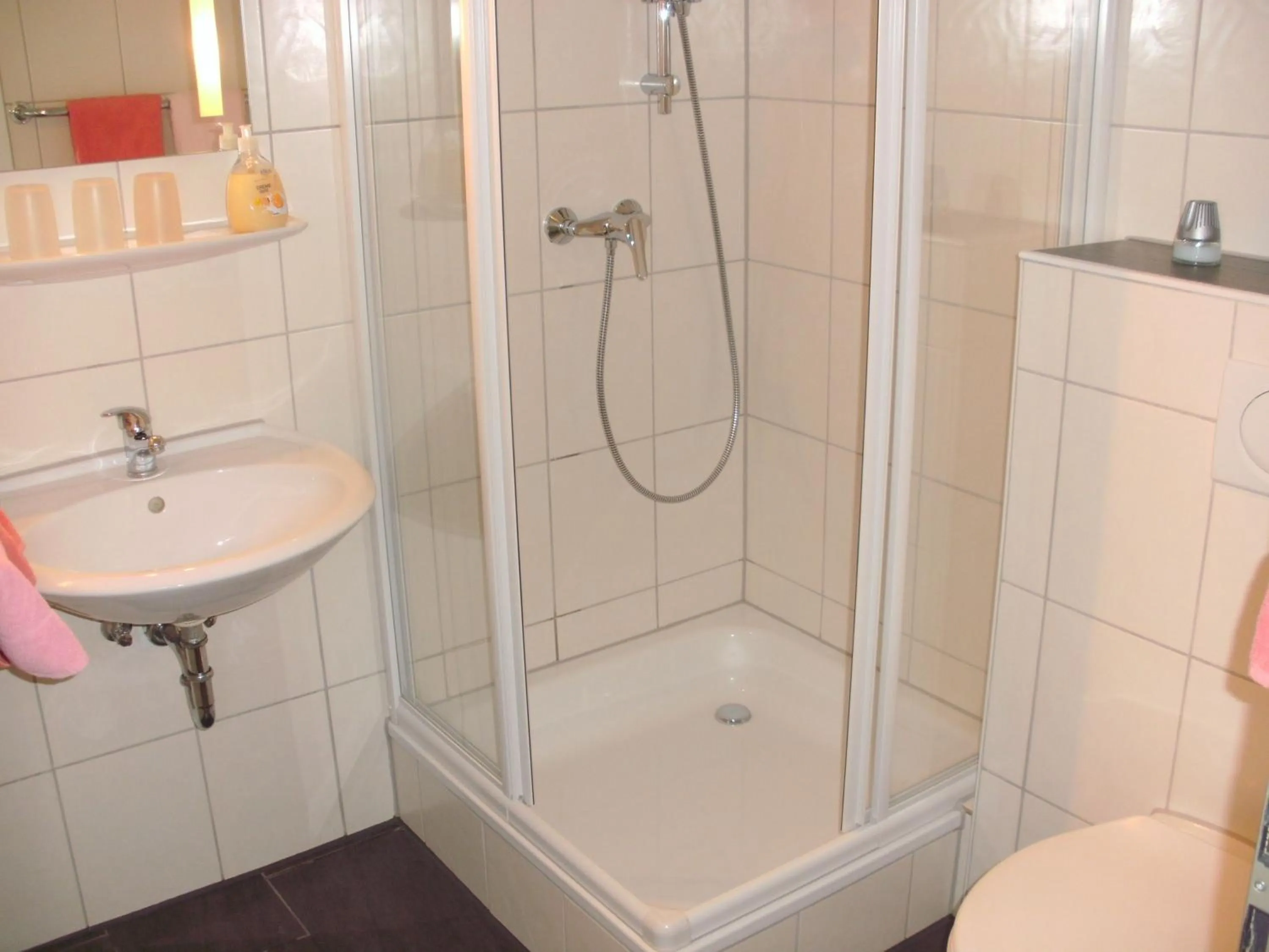 Shower in Hotel am Hindenburgplatz