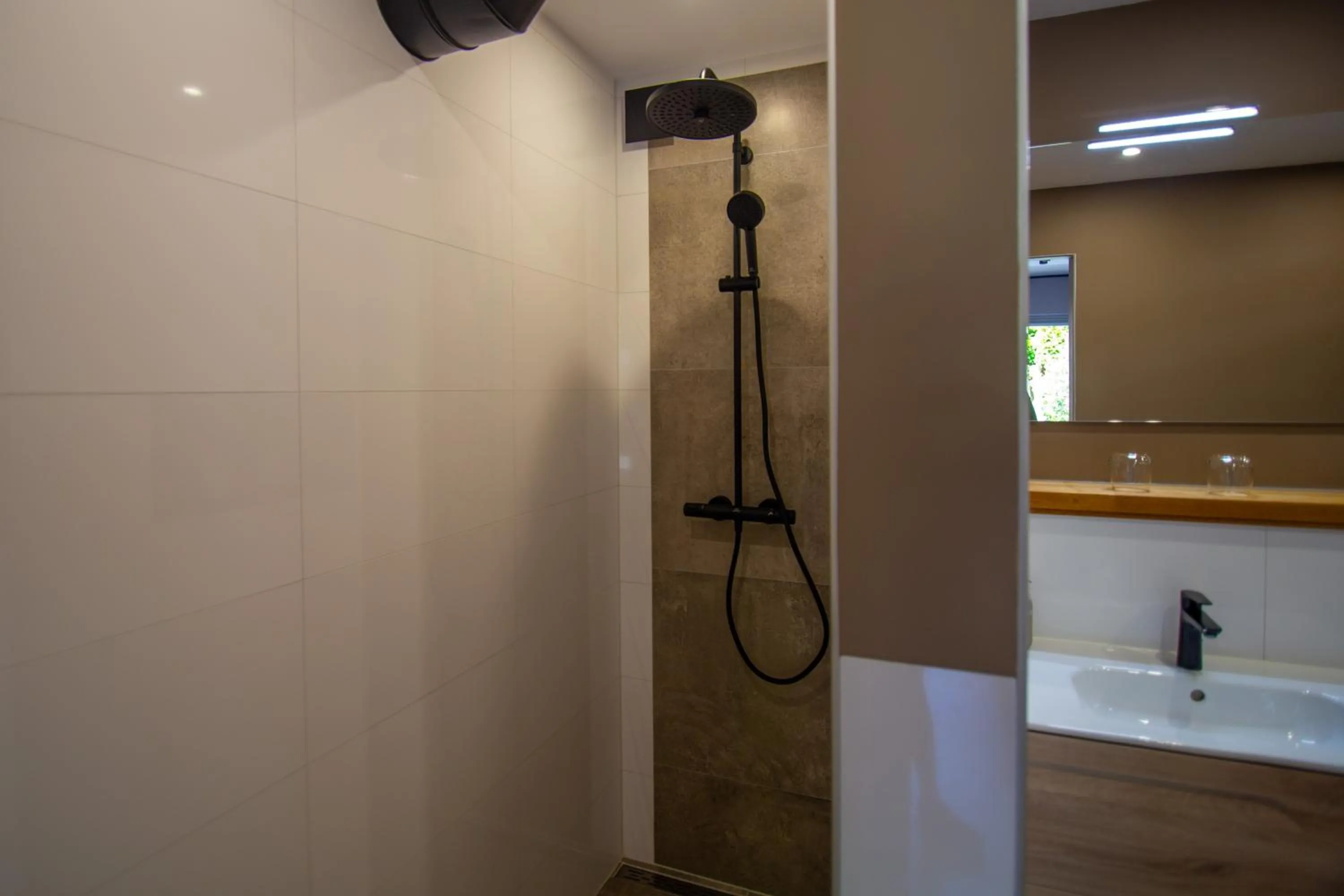 Shower in B&B de Hoek