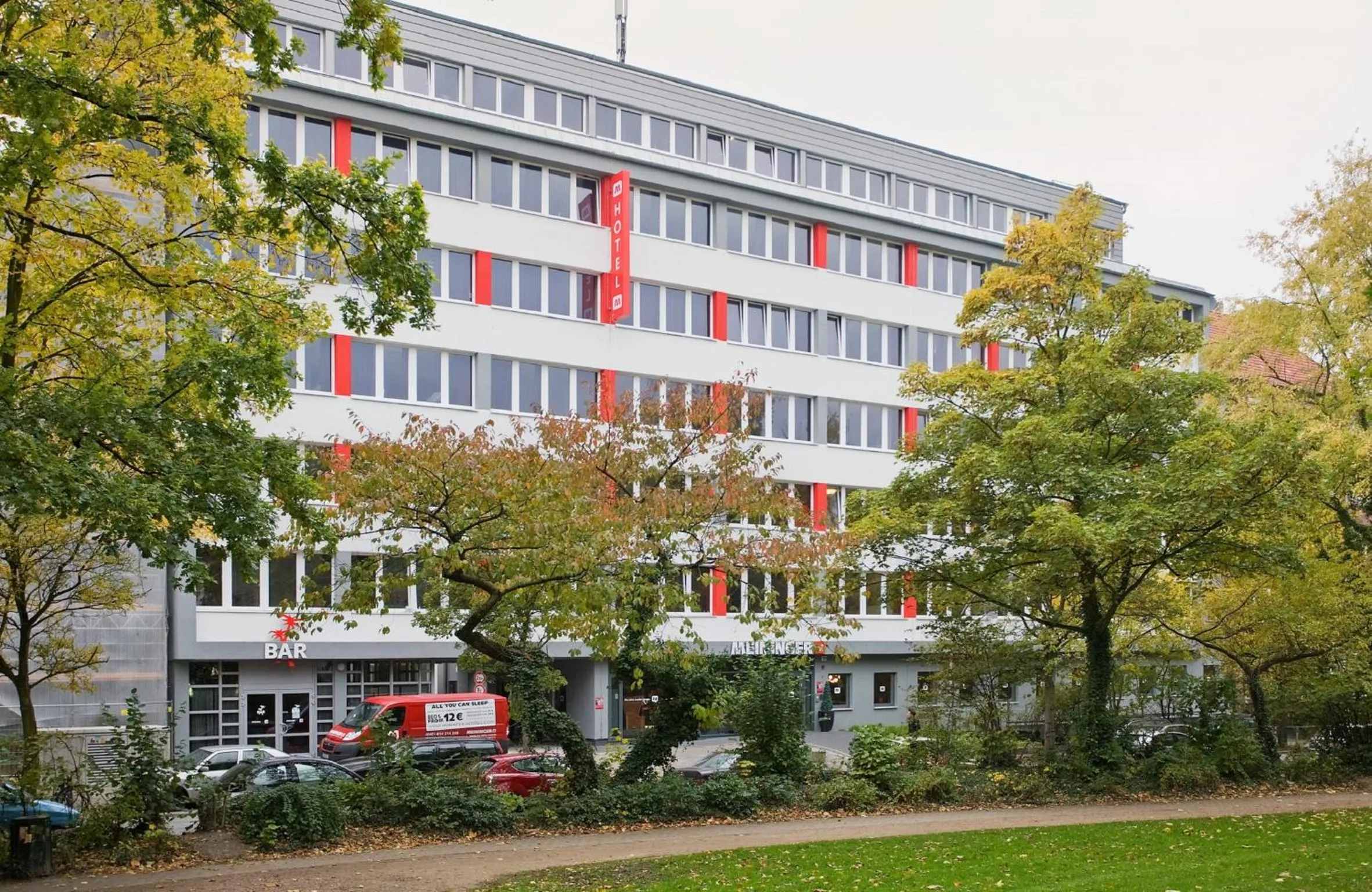 Facade/entrance in MEININGER Hotel Hamburg City Center