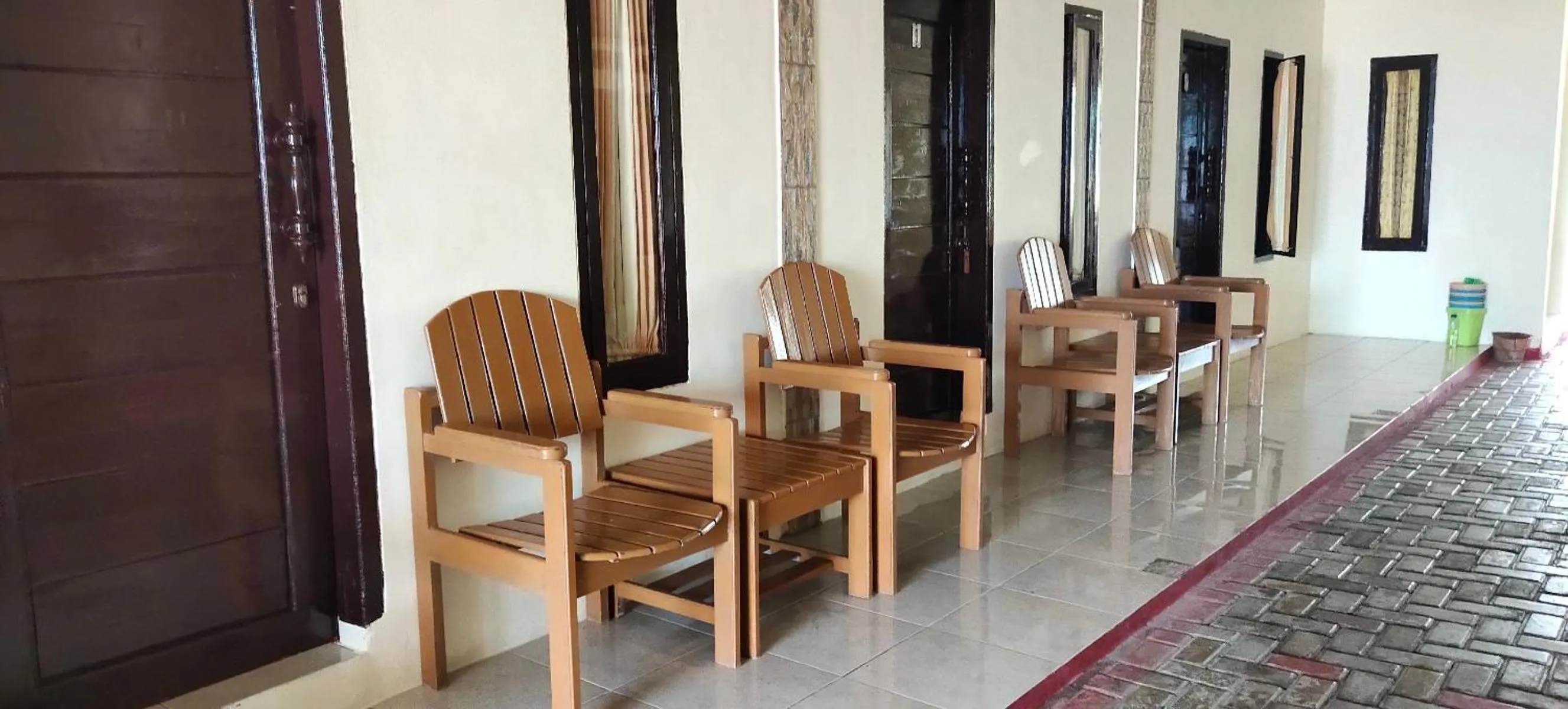 Seating area in penginapan karanglaut santolo