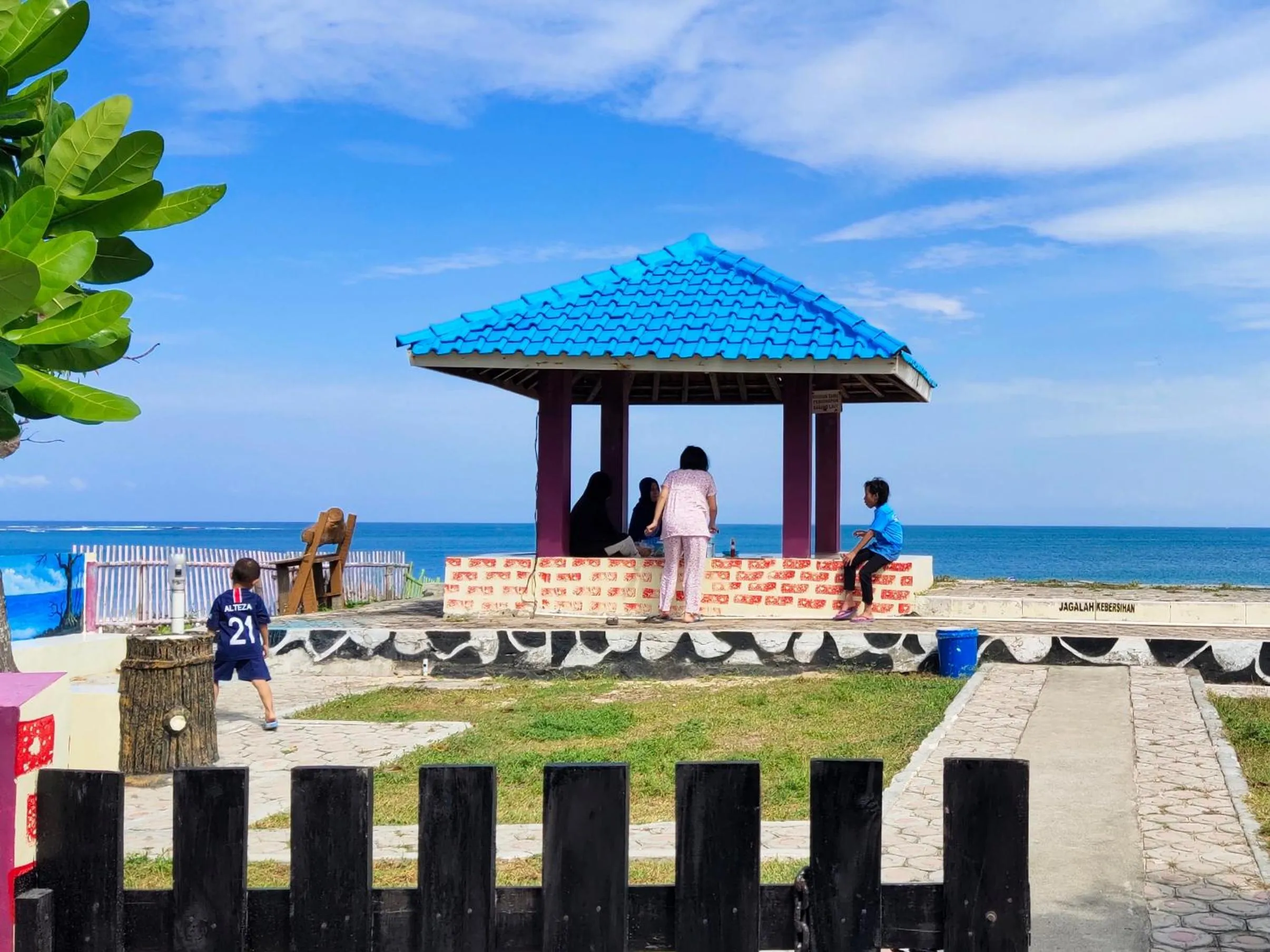 penginapan karanglaut santolo