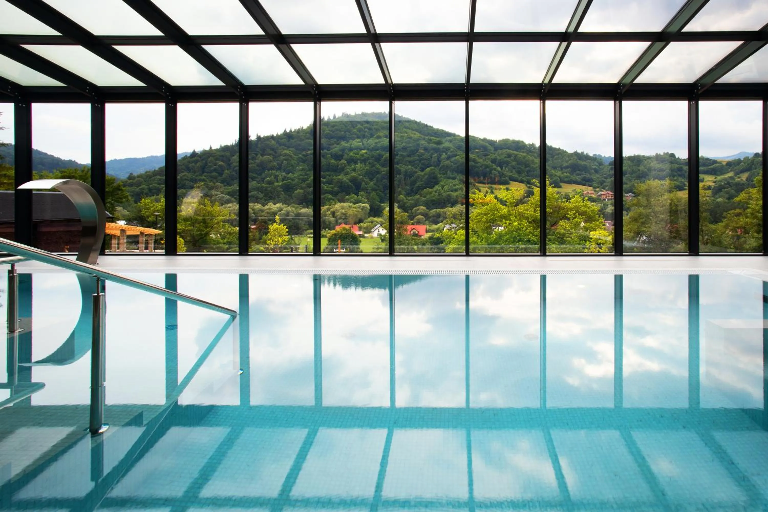 Swimming pool in Hotel Beskid BALNEO Medical Resort & SPA