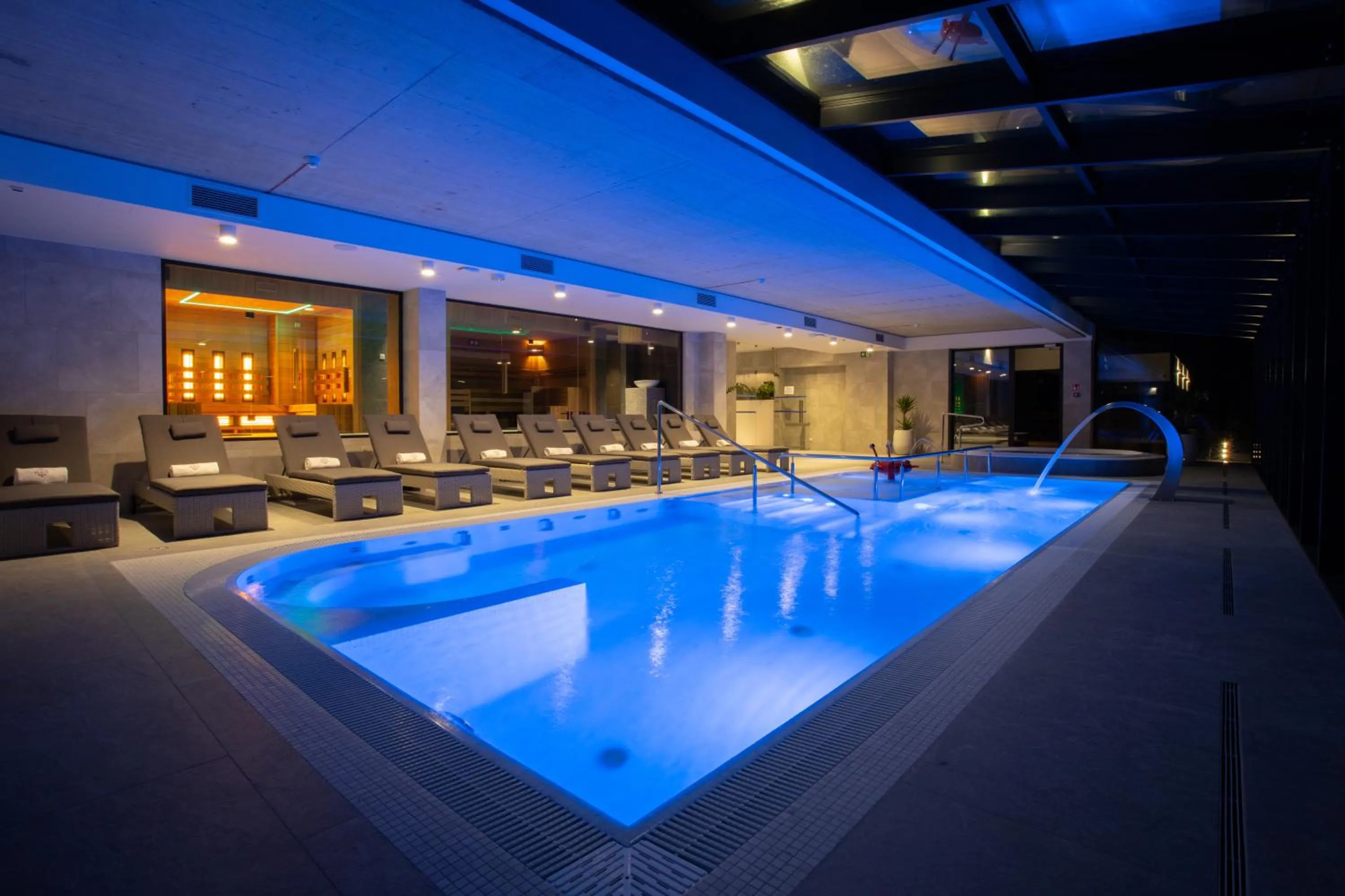 Swimming pool in Hotel Beskid BALNEO Medical Resort & SPA