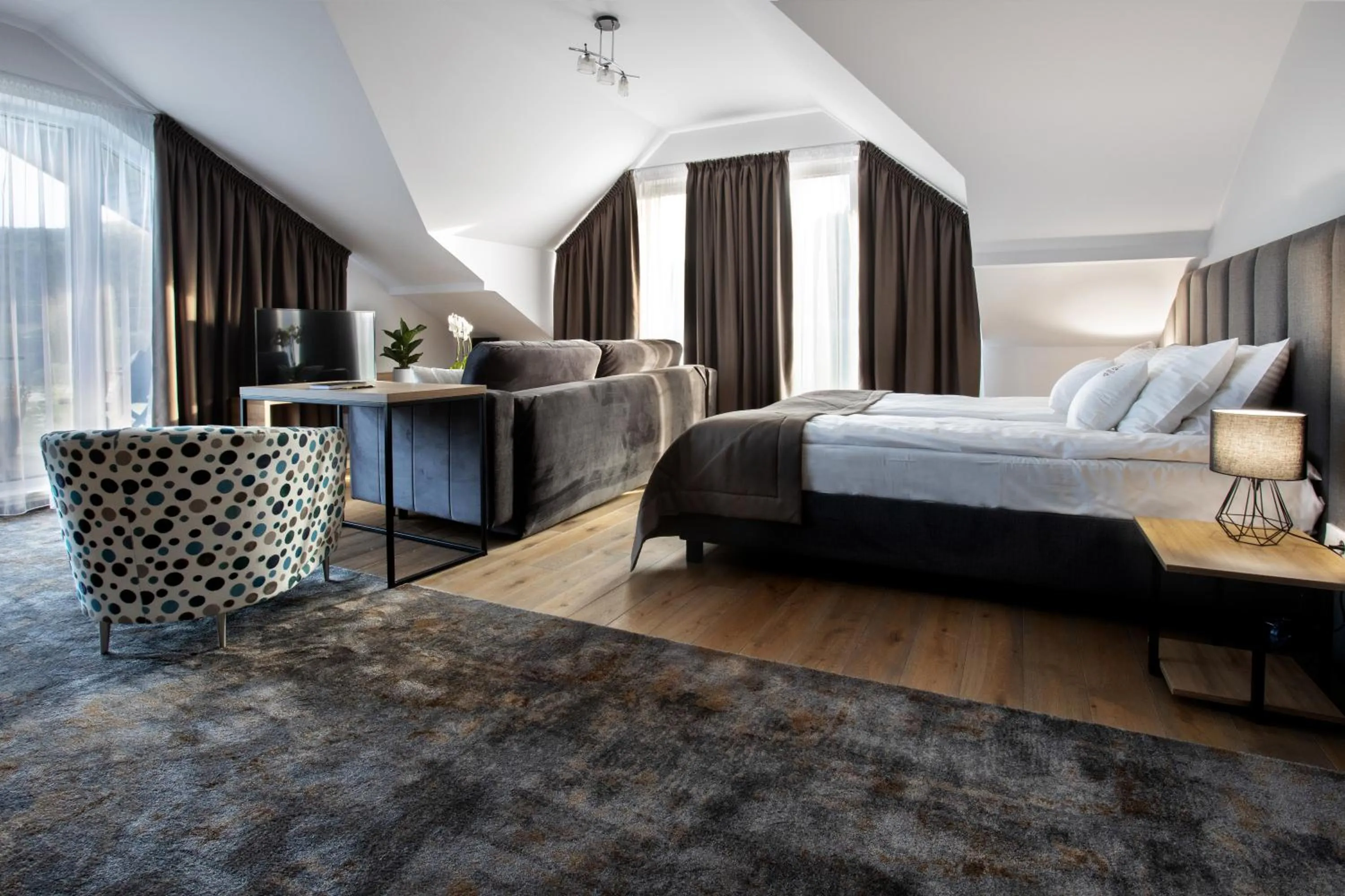 Living room, Bed in Hotel Beskid BALNEO Medical Resort & SPA