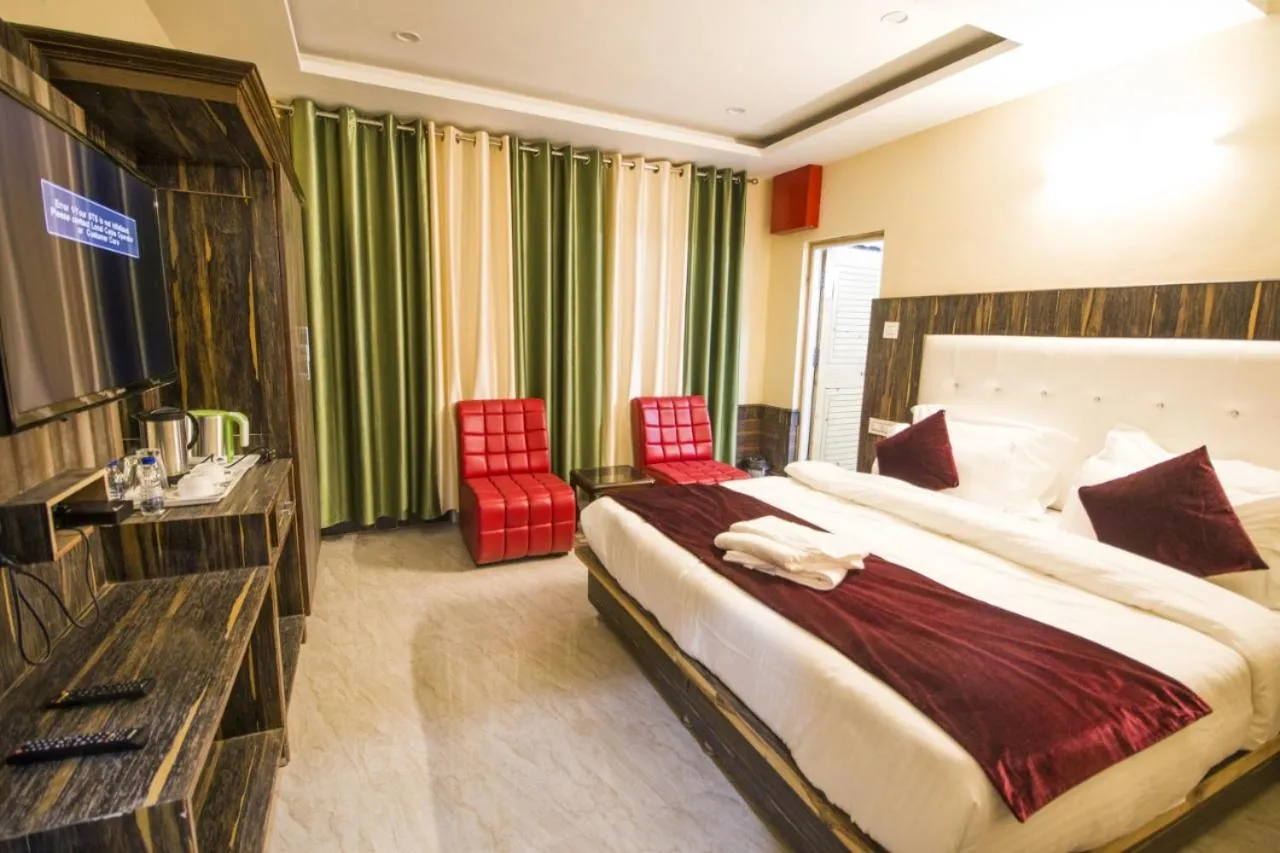Bed in Vella Marina Group of Hotels Mount# Best Comfort Hotel#Free Parking-cricket stadium 10 km-Mcleodganj 2 km- Bhagsunag 4 km