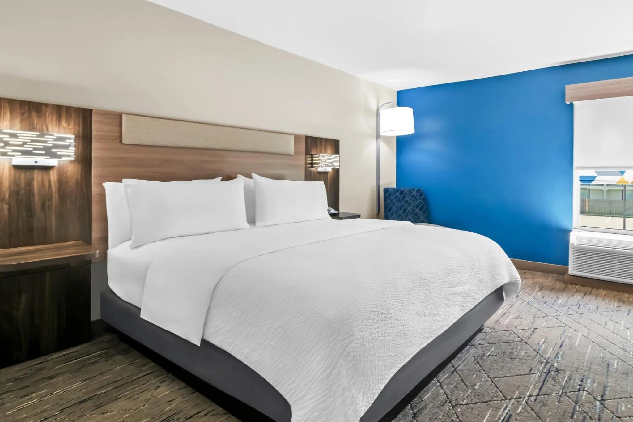 Photo of the whole room, Bed in Holiday Inn Express & Suites Joplin Southeast by IHG