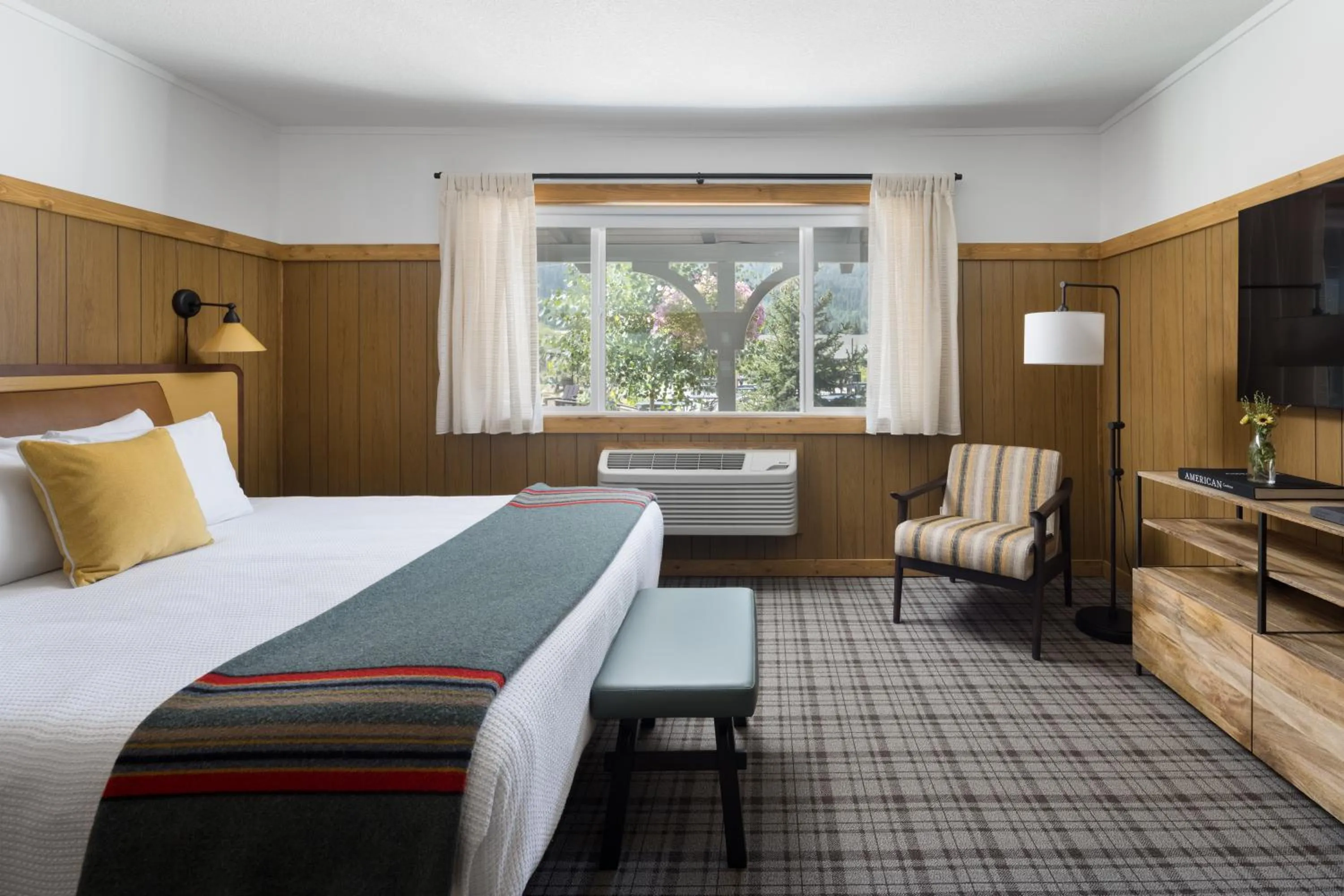 Bed in The Virginian Lodge