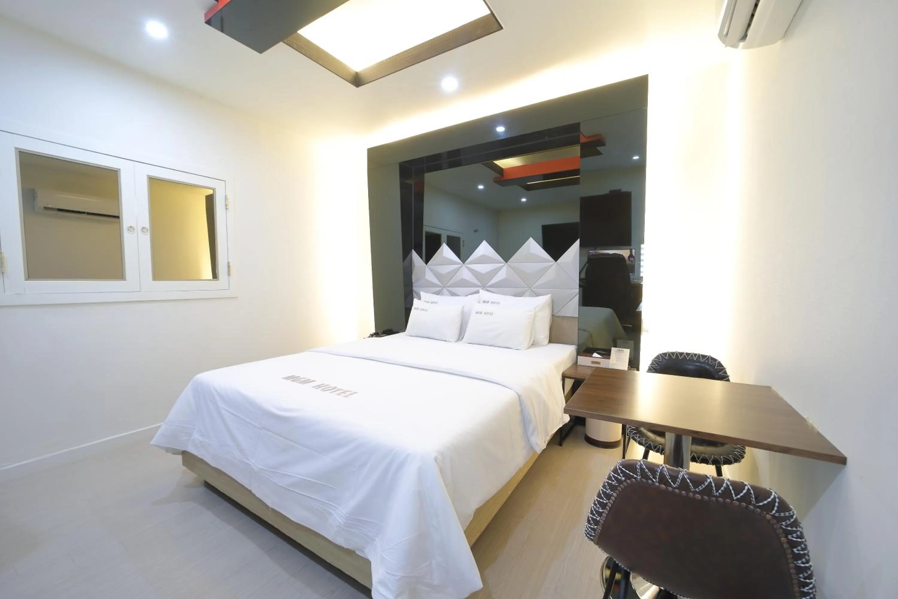 Seating area, Bed in HOTEL ViA