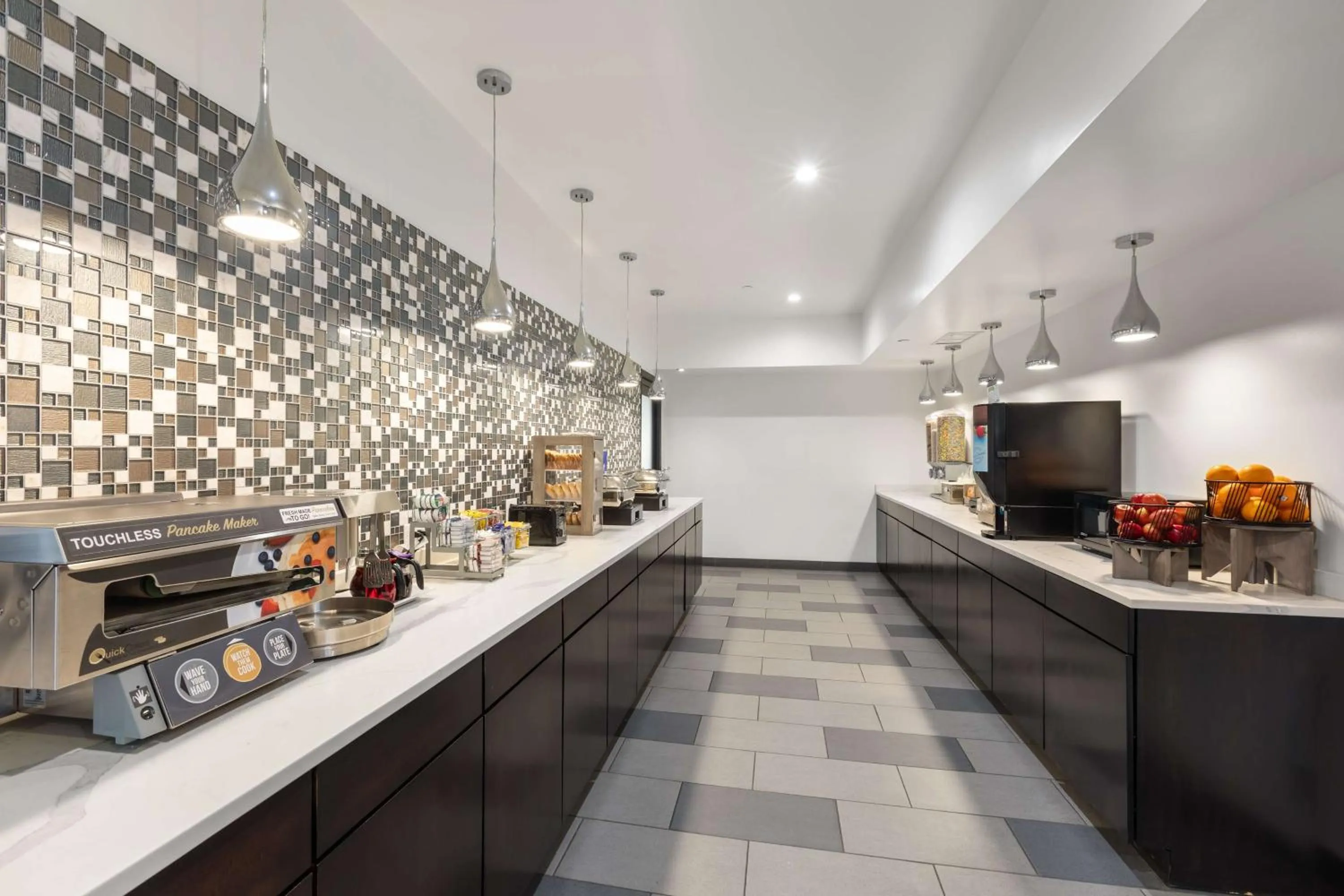 Breakfast in Best Western Inn & Suites - Midway Airport