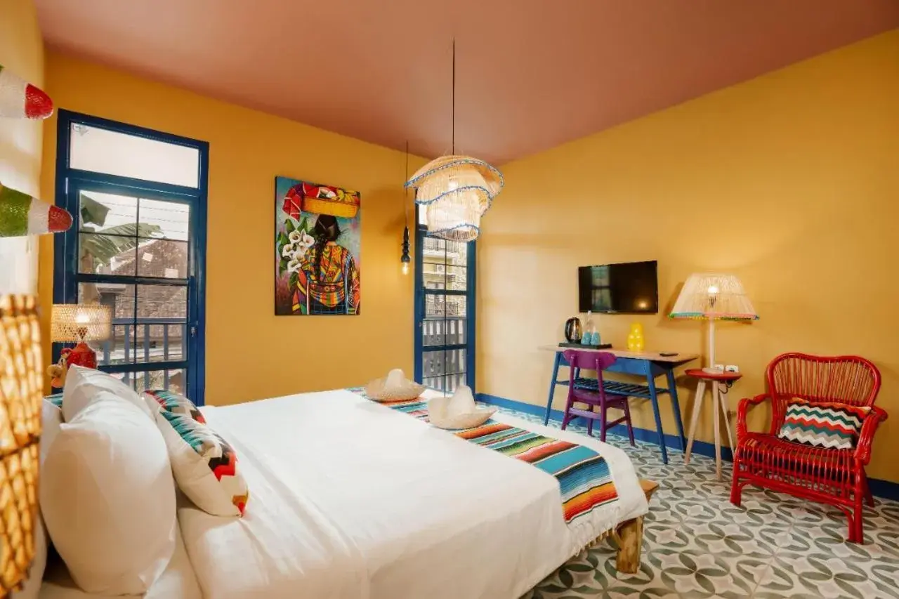 Deluxe Queen Suite in Por Aqui Stay & Dine Deluxe Queen Suite in Por Aqui Stay & Dine