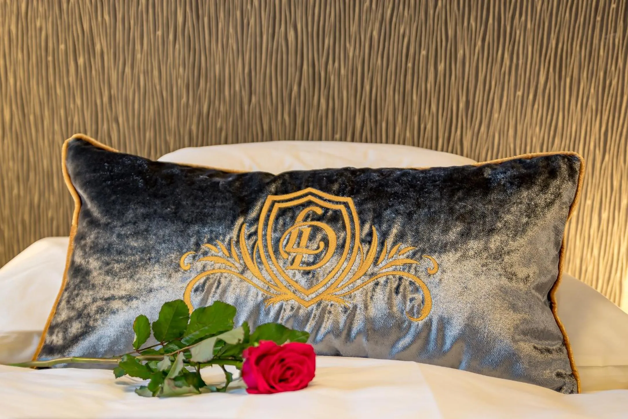 Photo of the whole room, Bed in Love and Dream Élményvilla