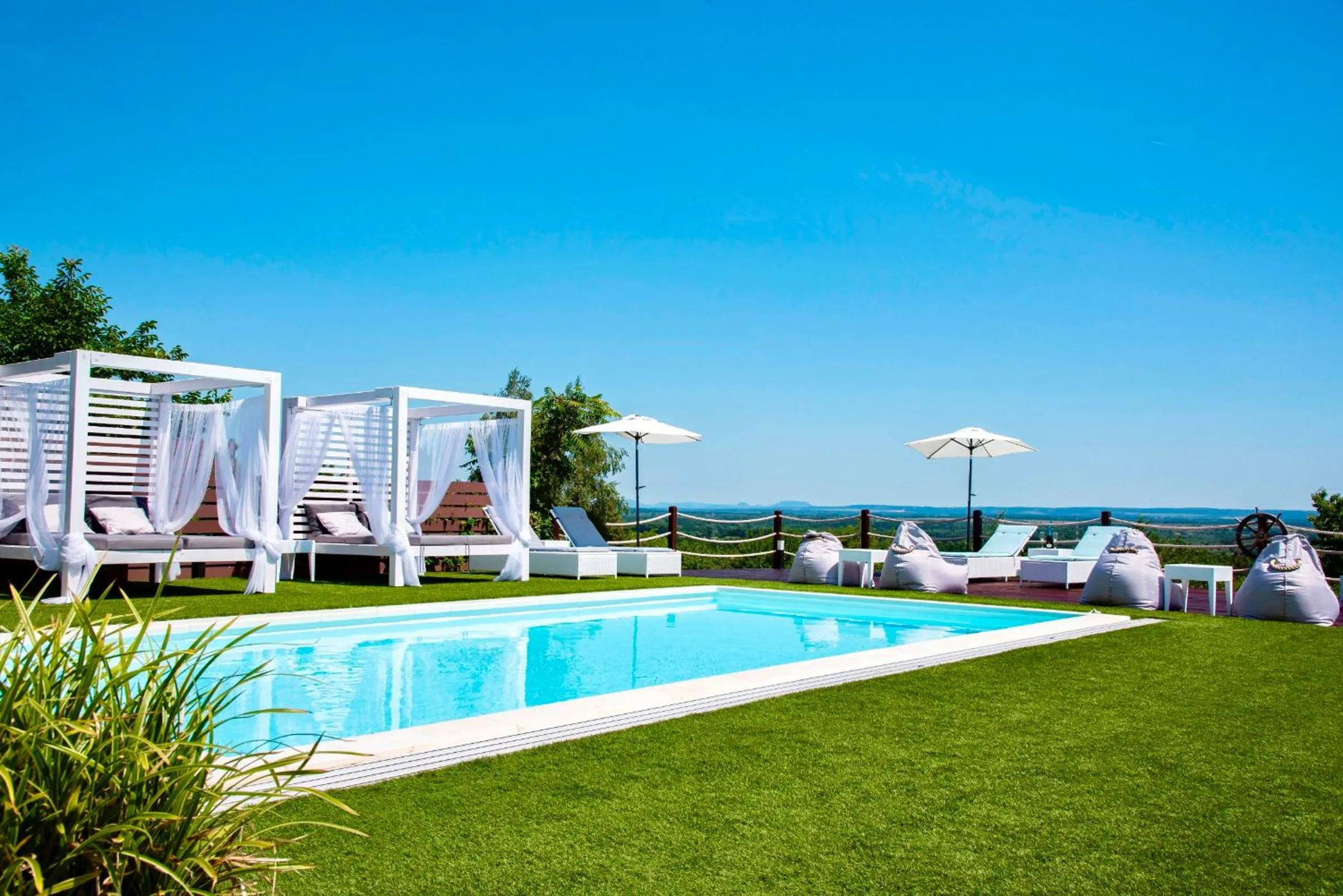 Swimming pool in Love and Dream Élményvilla