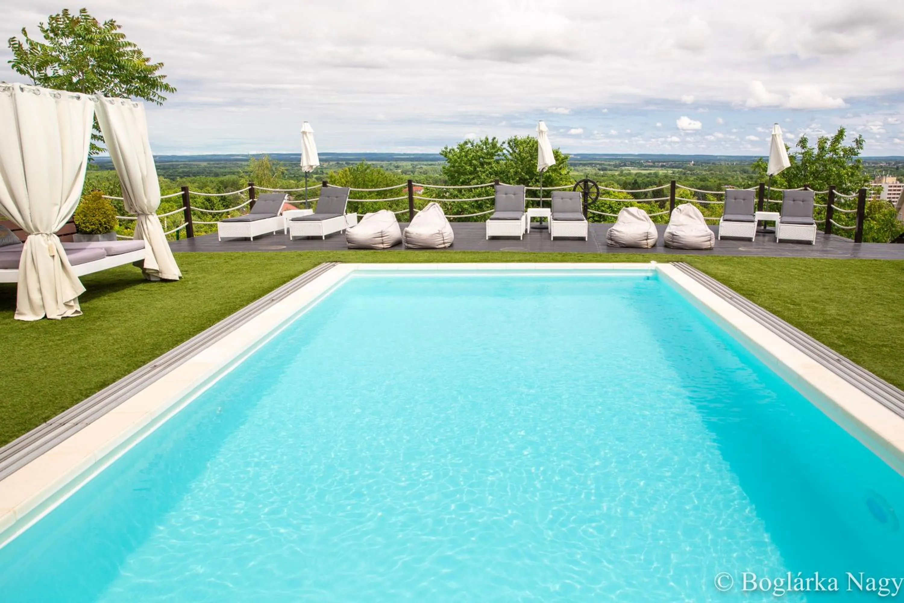 Swimming pool in Love and Dream Élményvilla