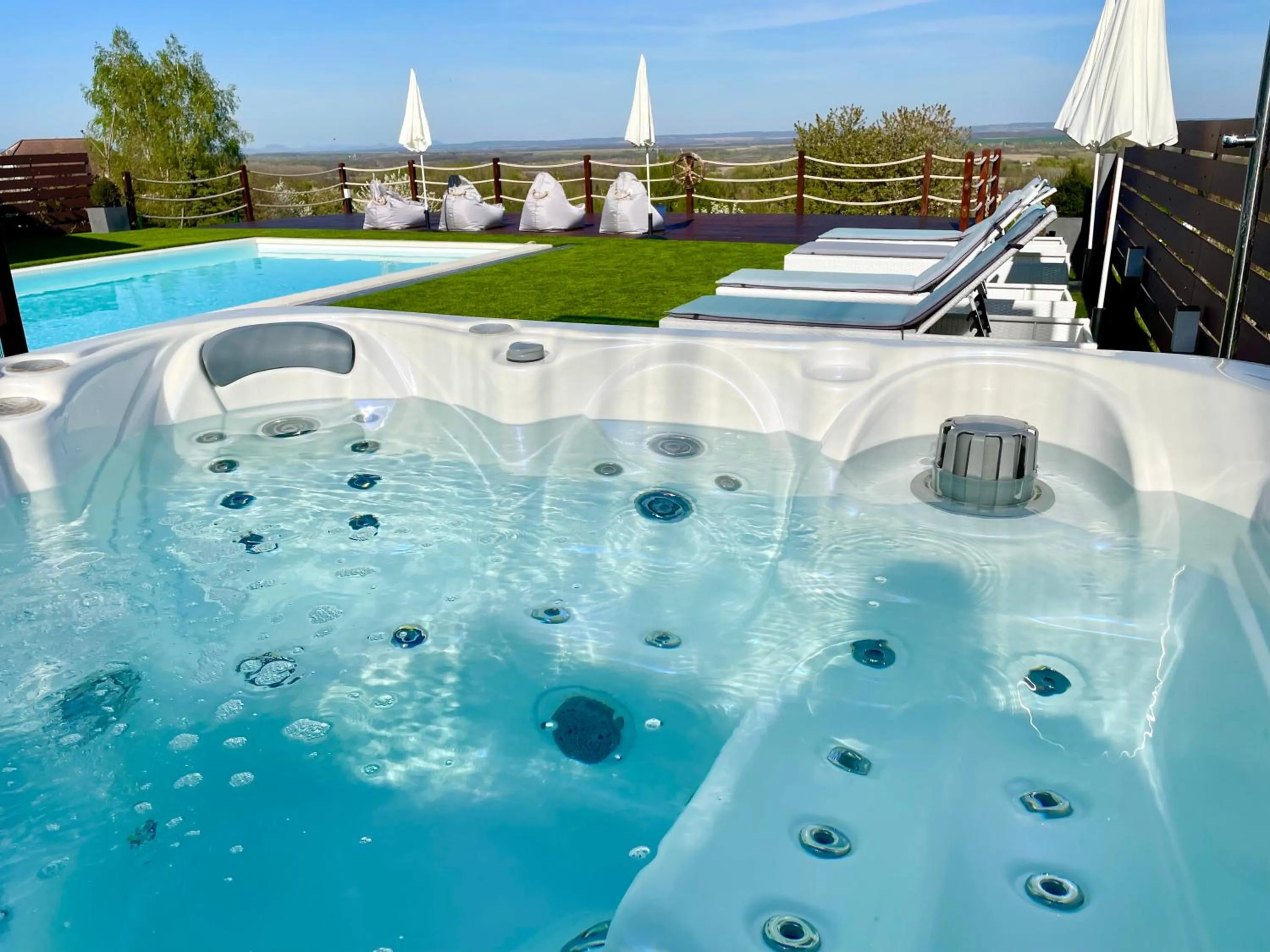 Hot Tub in Love and Dream Élményvilla