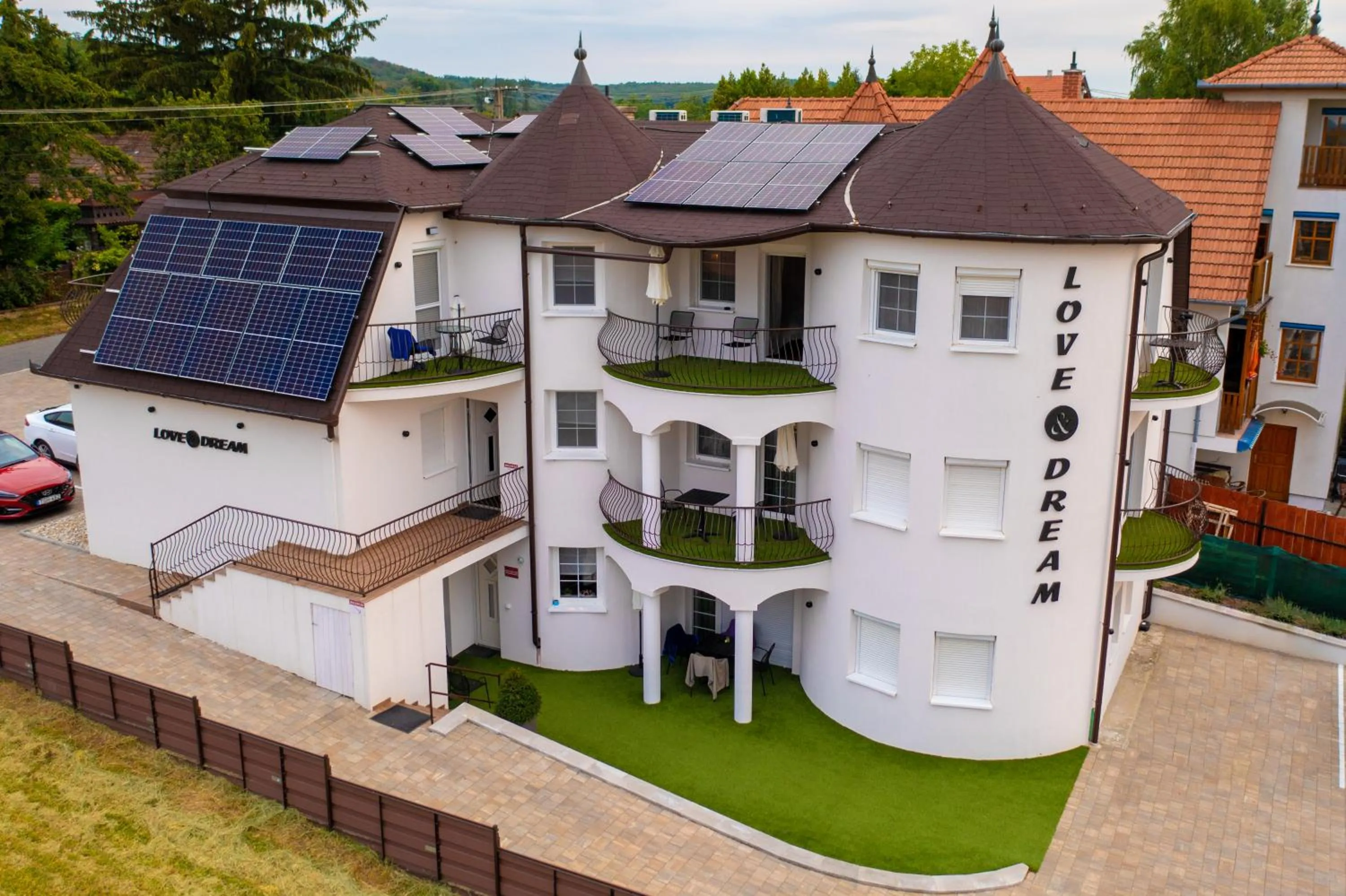 Property building in Love and Dream Élményvilla