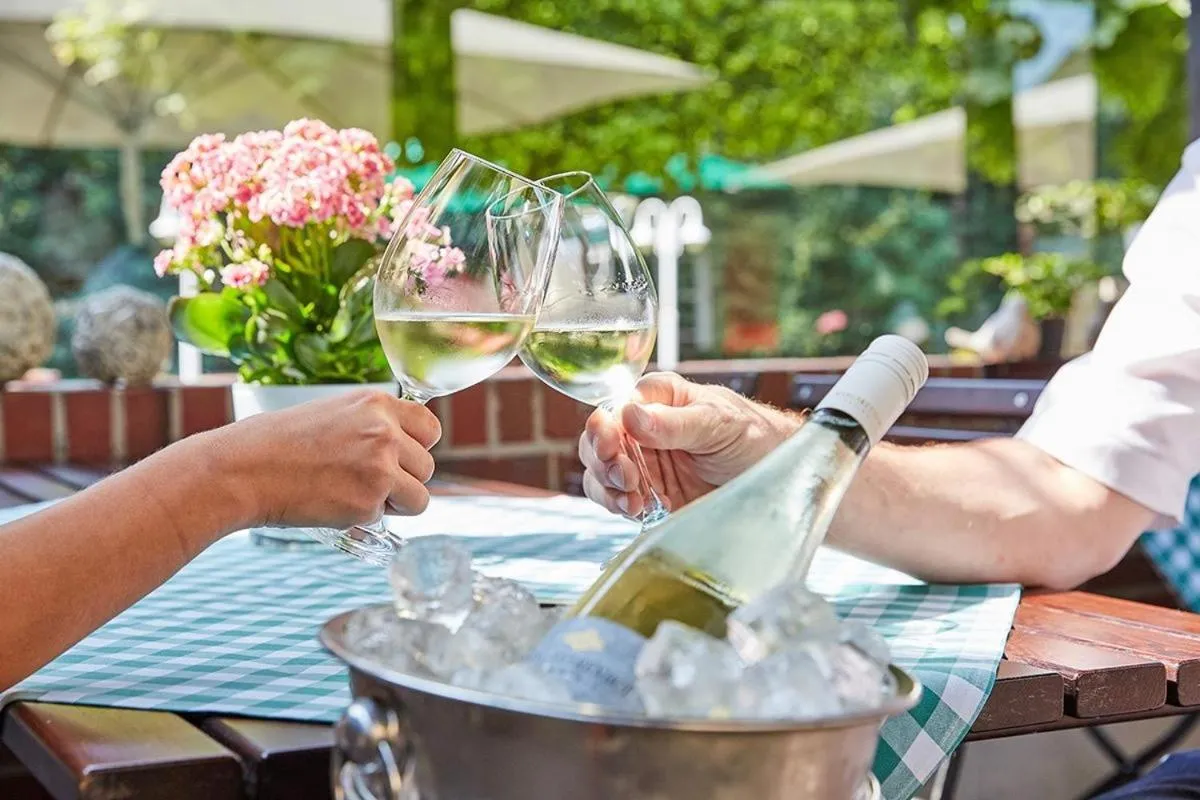 Restaurant/places to eat in Landhotel Naafs-Häuschen