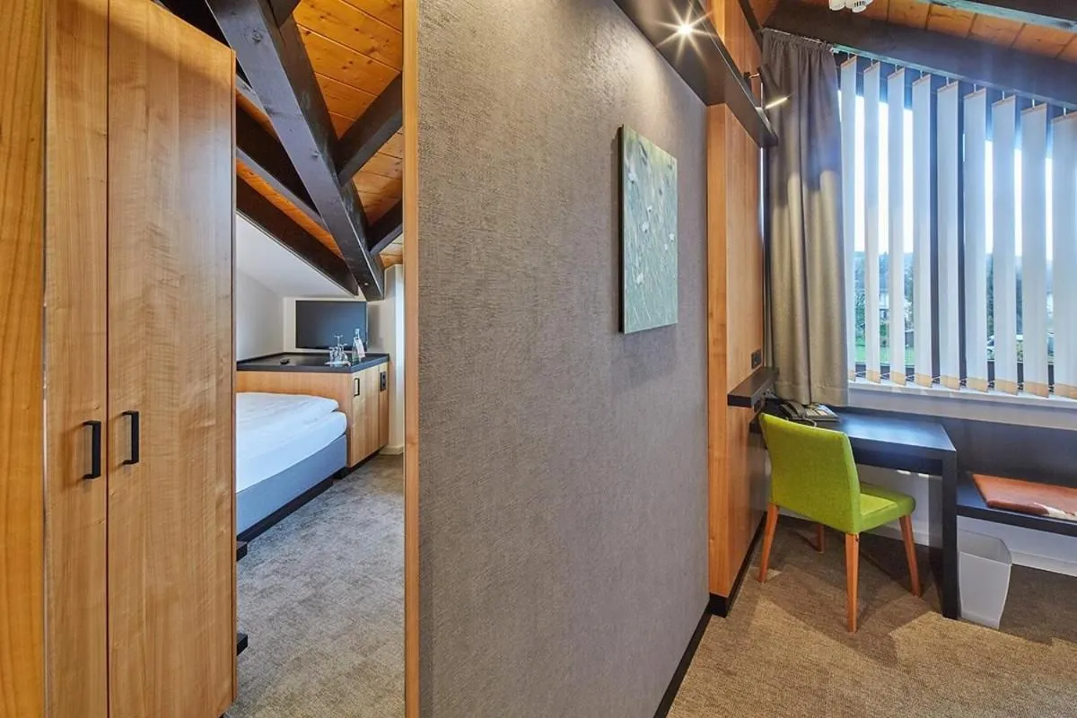 Photo of the whole room, Bed in Landhotel Naafs-Häuschen