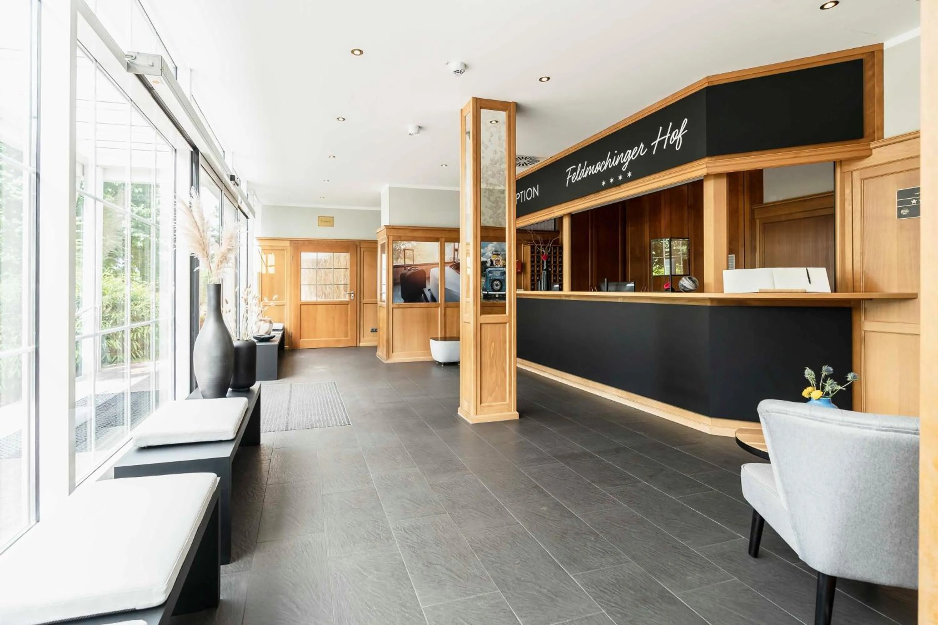 Lobby or reception in Feldmochinger Hof