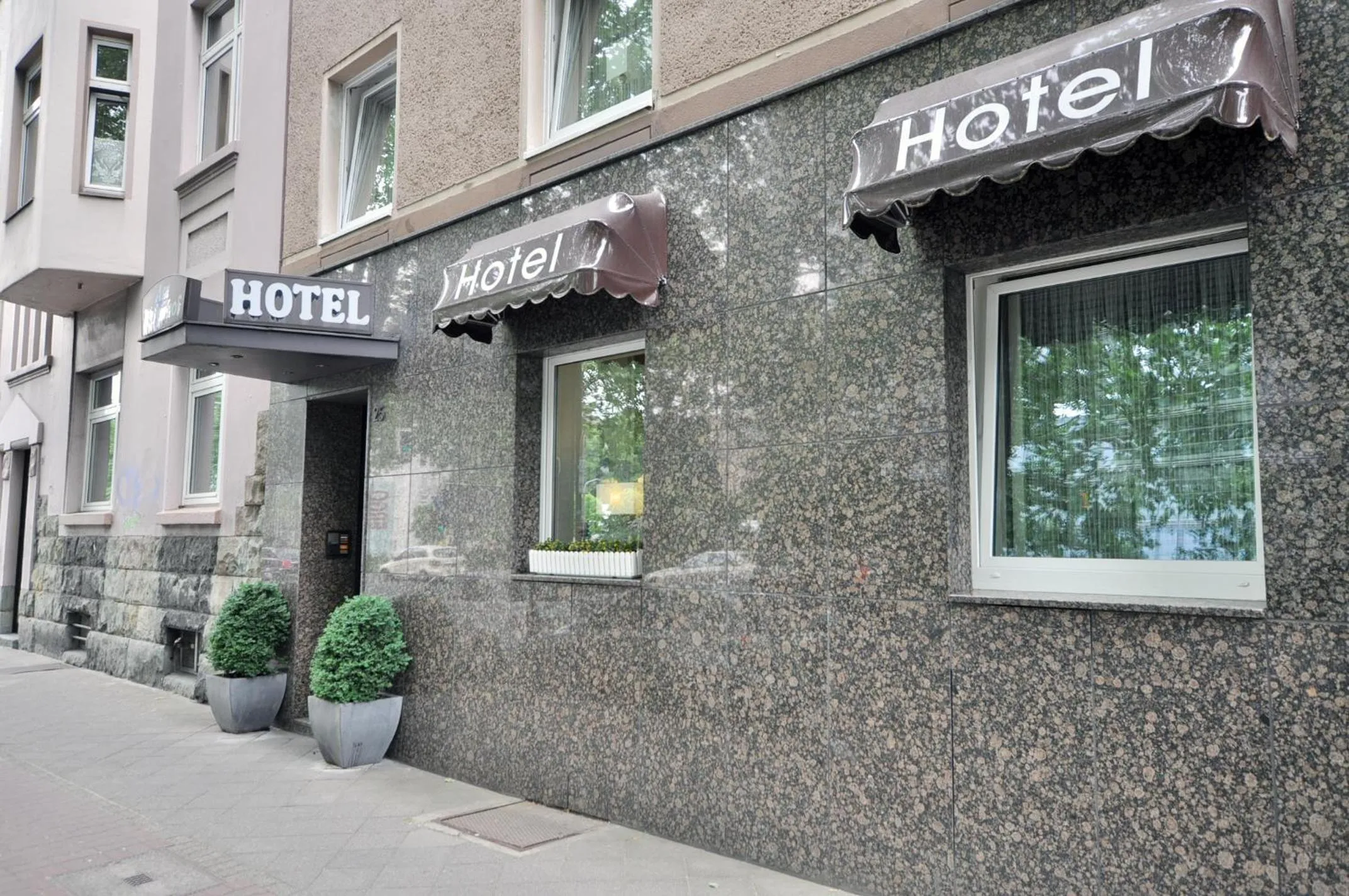 Facade/entrance in Hotel Am Ehrenhof