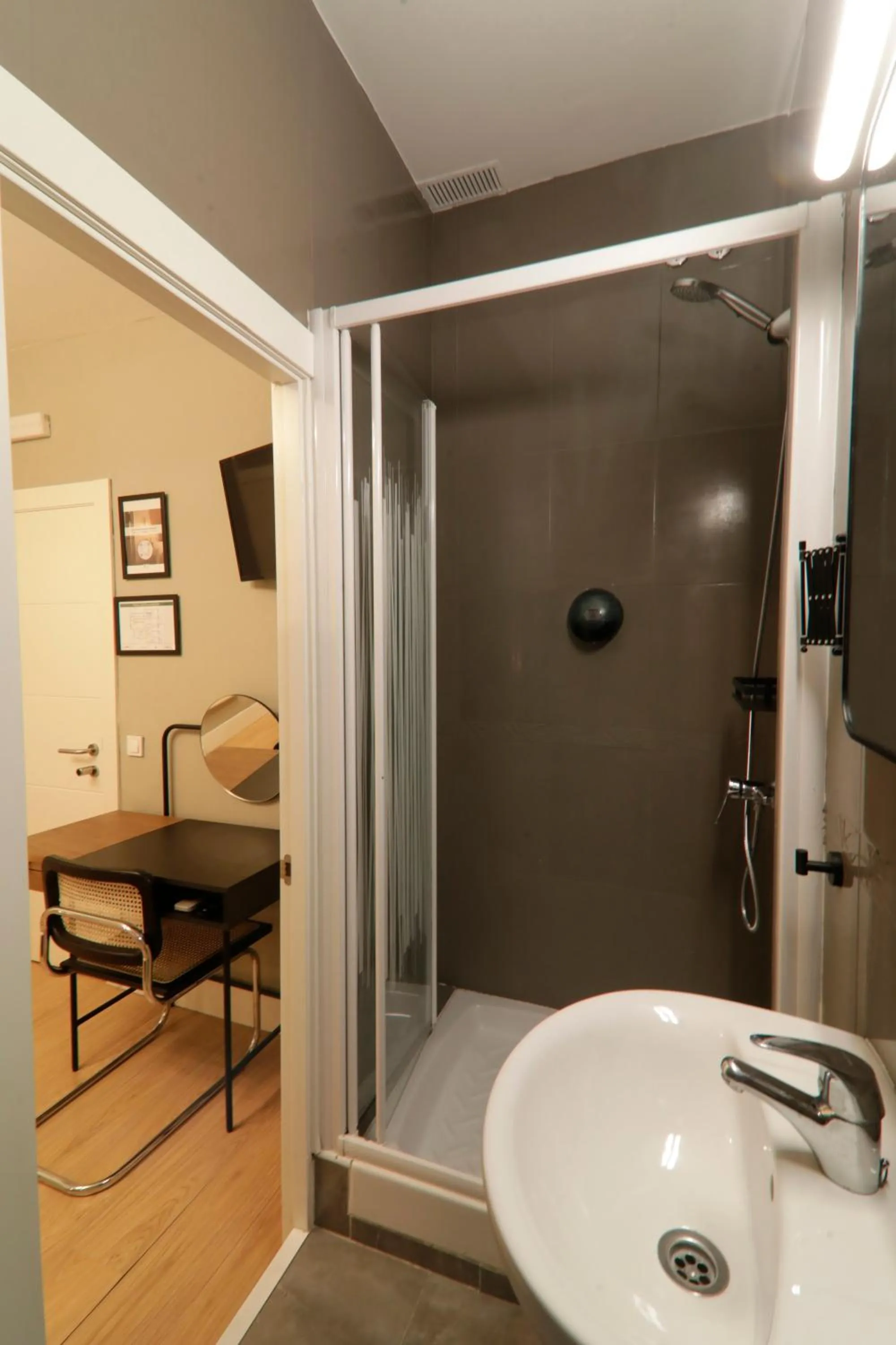 Shower in SUITES YOU Gran Vía