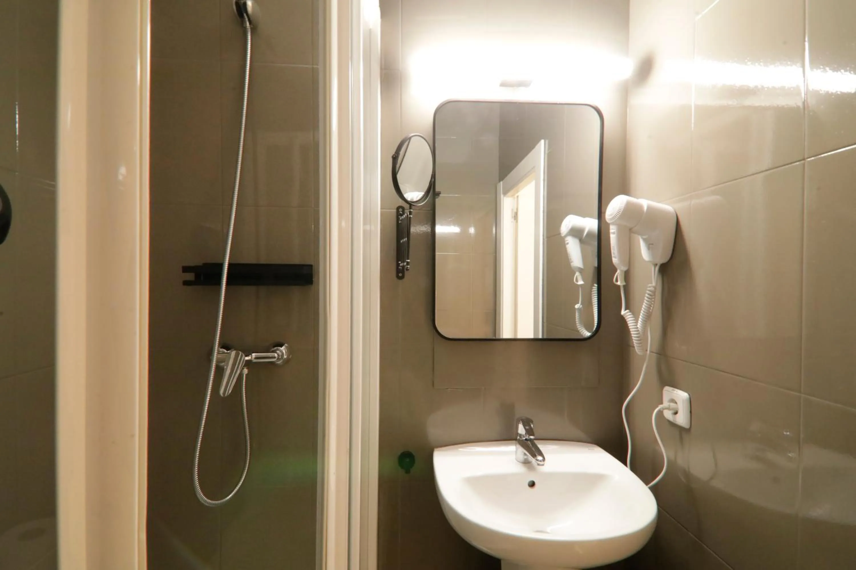 Shower in SUITES YOU Gran Vía