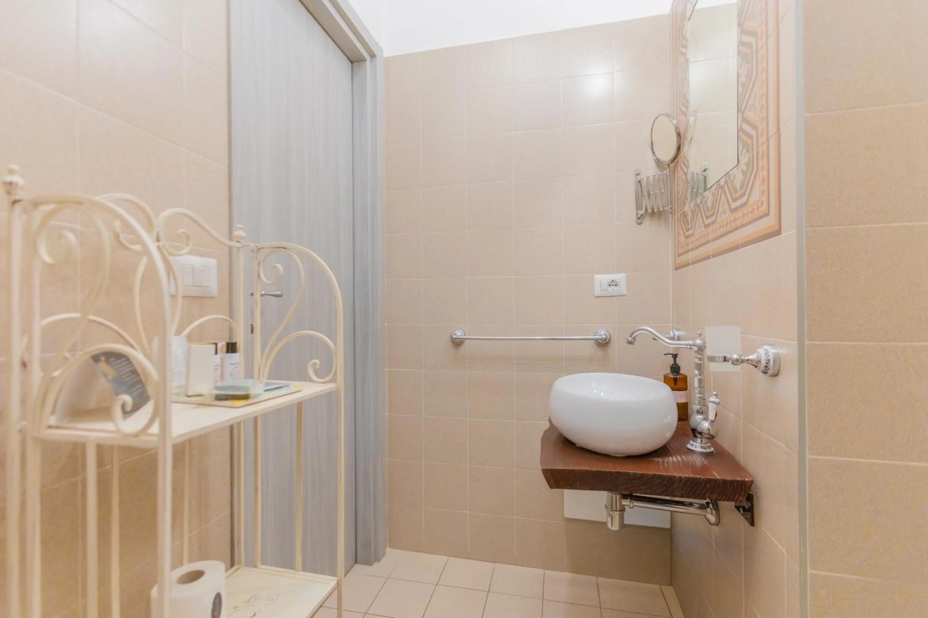 Shower in Bari Antica Boutique B&B