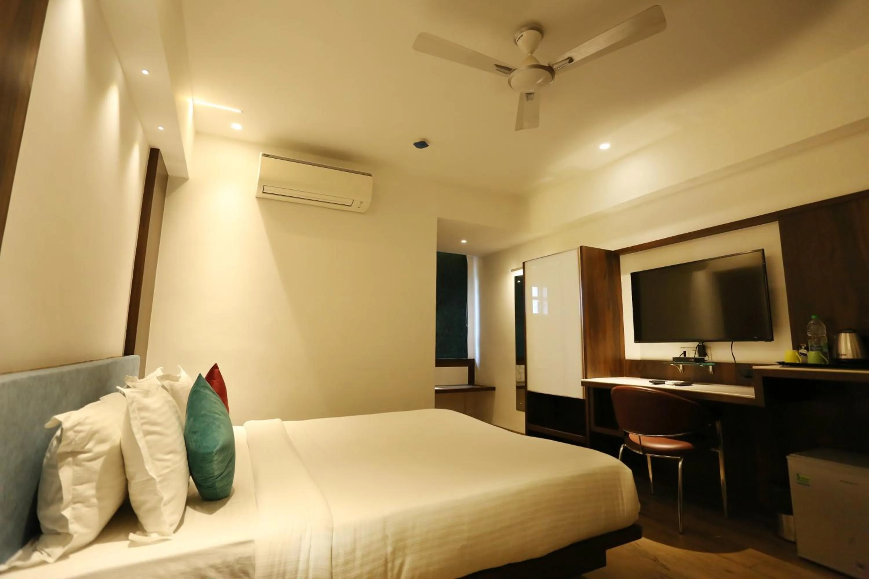 Photo of the whole room, Bed in Alba Premier, Indore