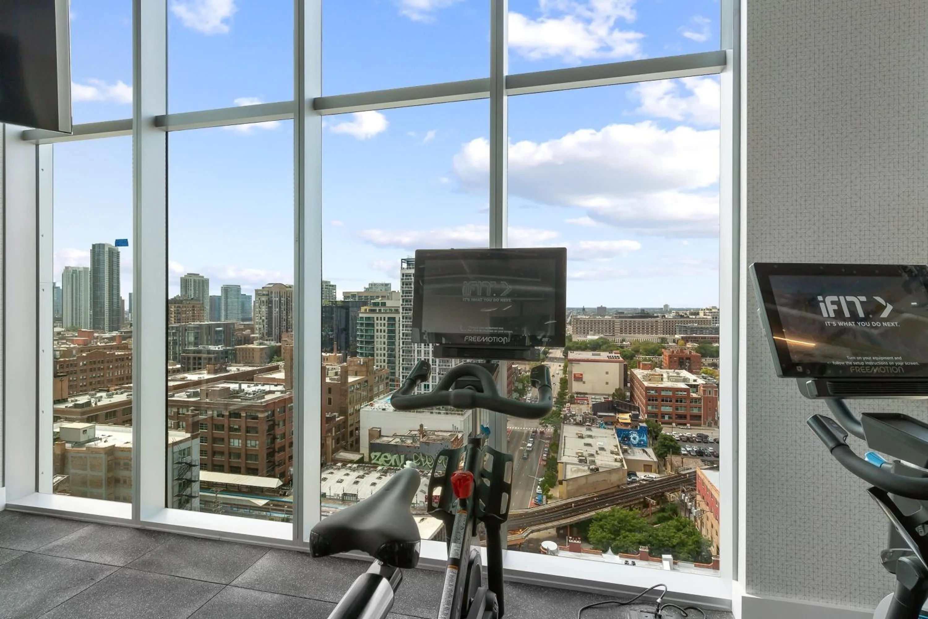 Fitness centre/facilities in Kasa River North Chicago