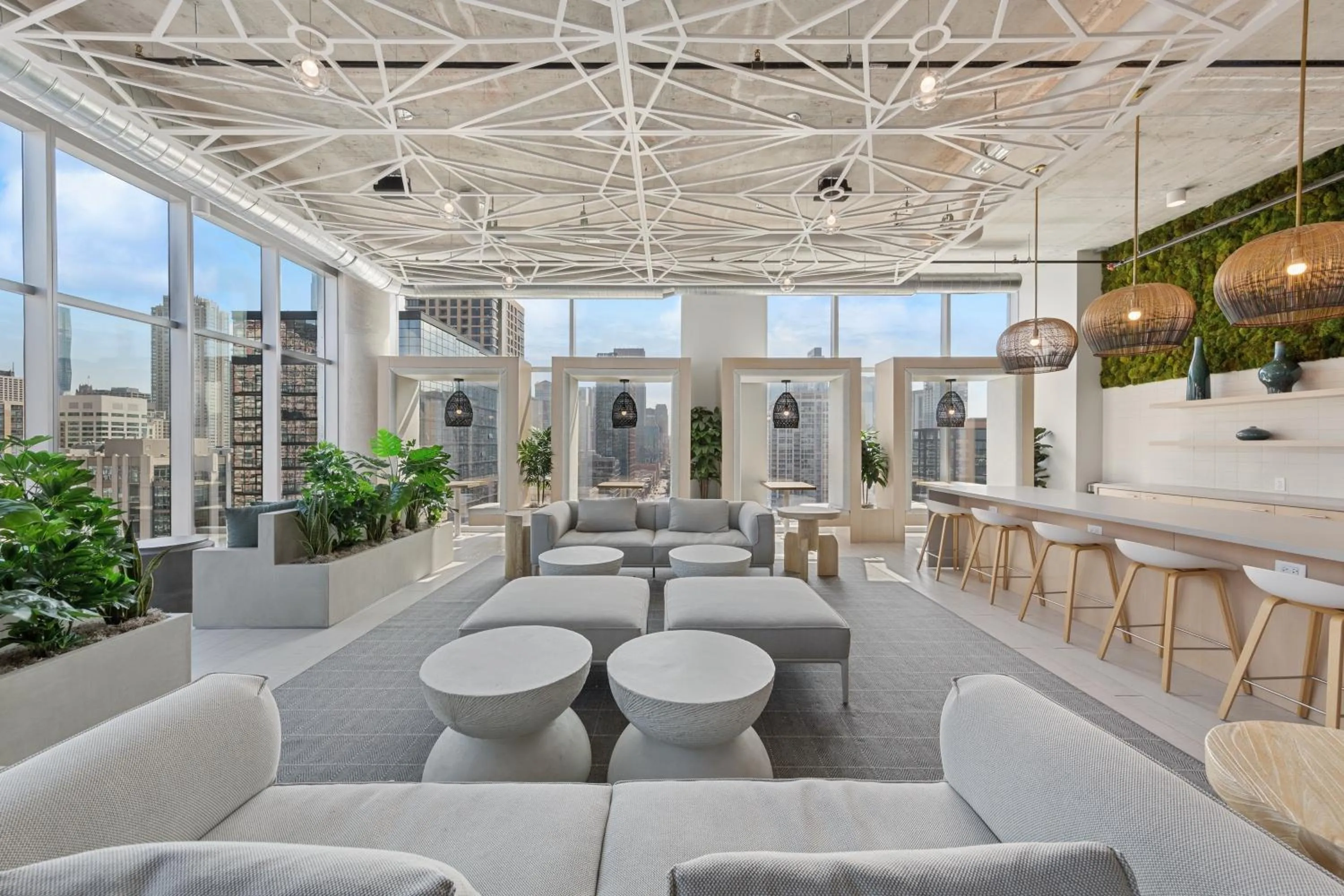 Communal lounge/ TV room in Kasa River North Chicago