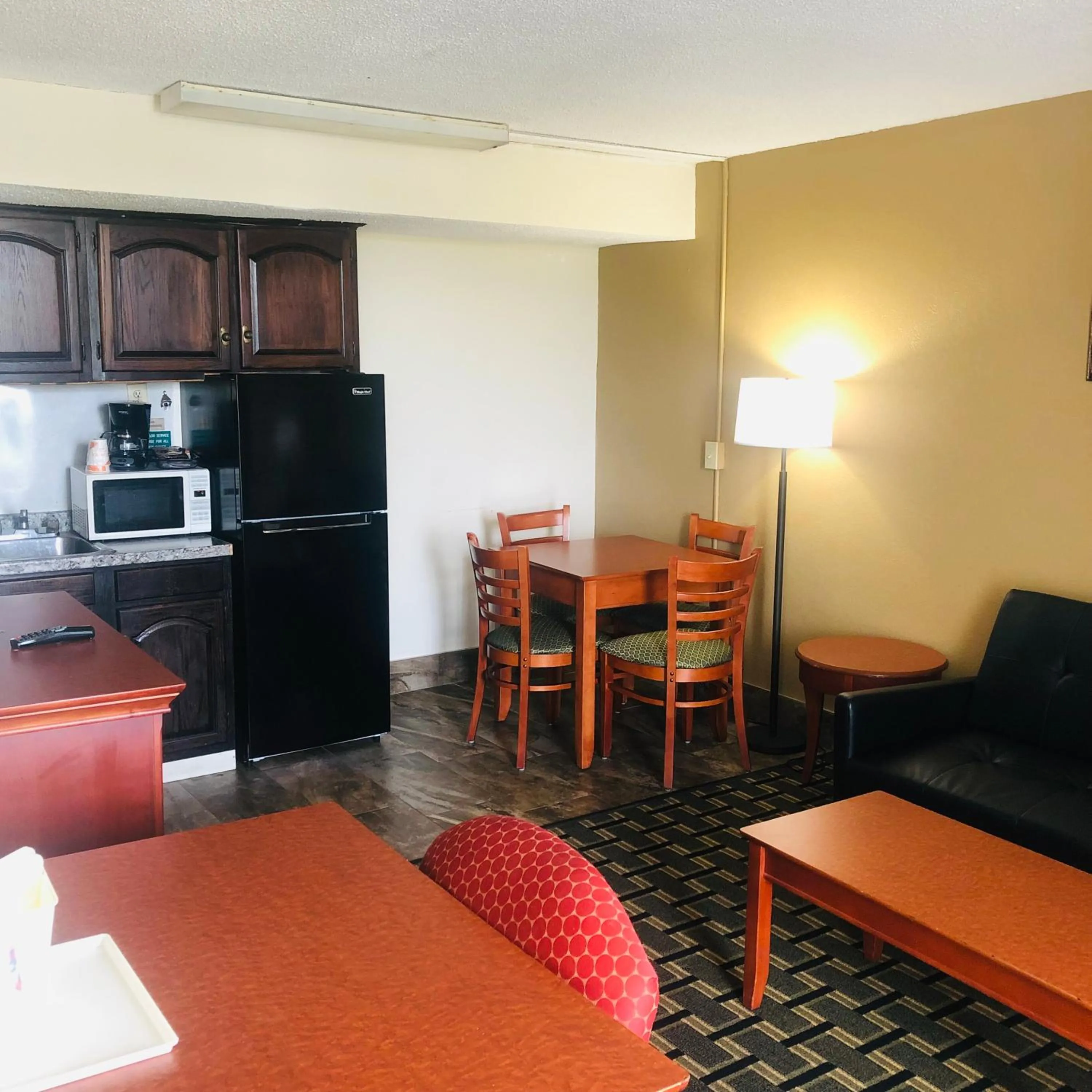 Kitchen or kitchenette in Quail Inn and Suites - Myrtle Beach