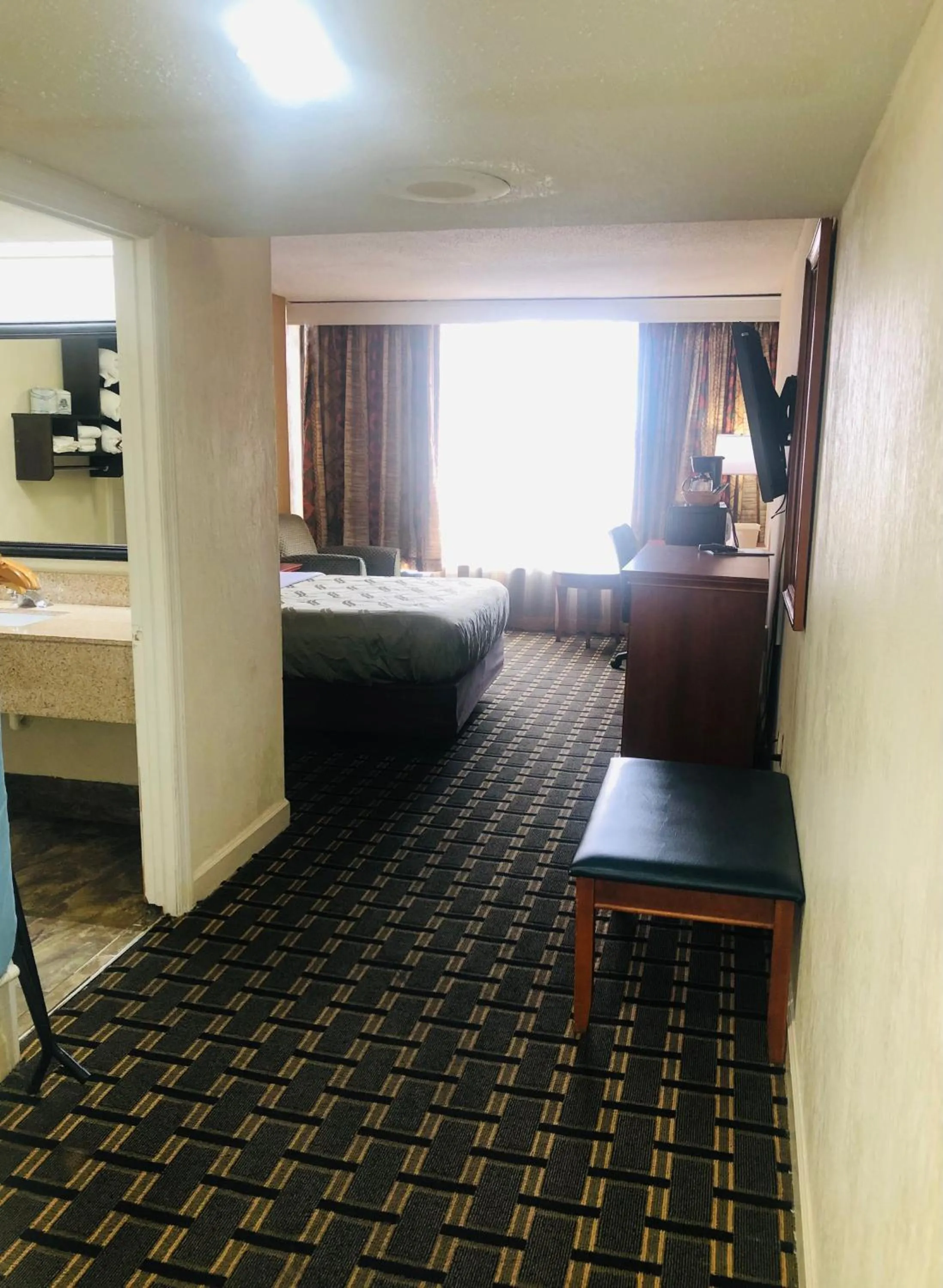 Photo of the whole room, Bed in Quail Inn and Suites - Myrtle Beach