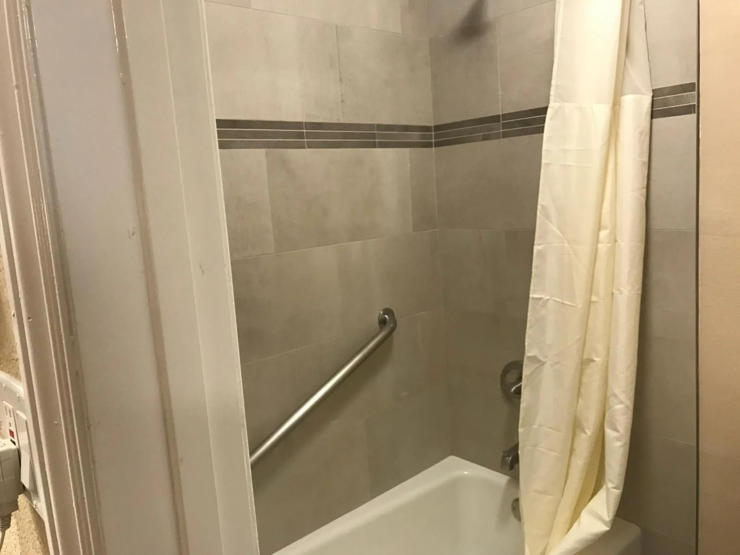 Standard King Room in Abby's Anaheimer Inn - Across Disneyland Park Standard King Room in Abby's Anaheimer Inn - Across Disneyland Park