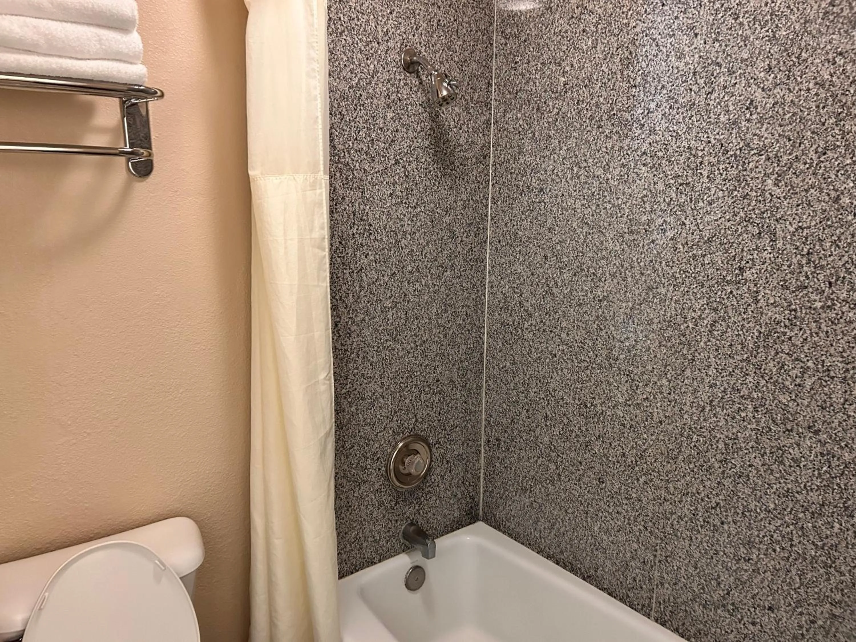 Bathroom in Abby's Anaheimer Inn - Across Disneyland Park