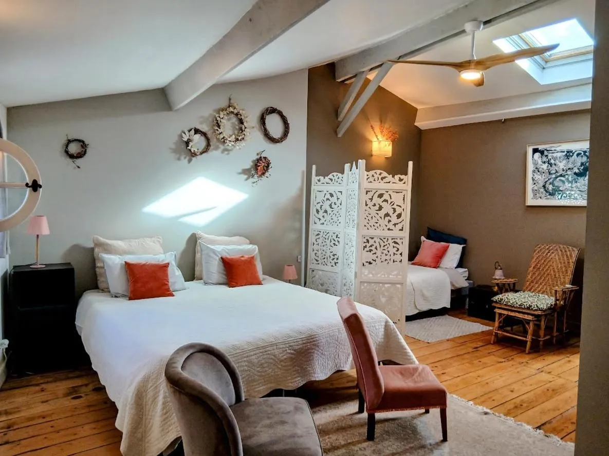 Bed in La maison botanique