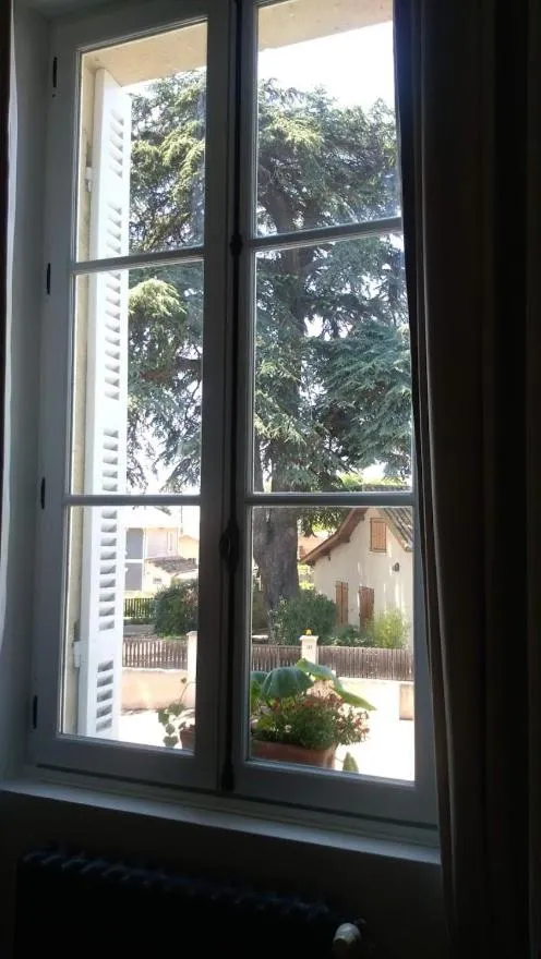 Street view in La maison botanique