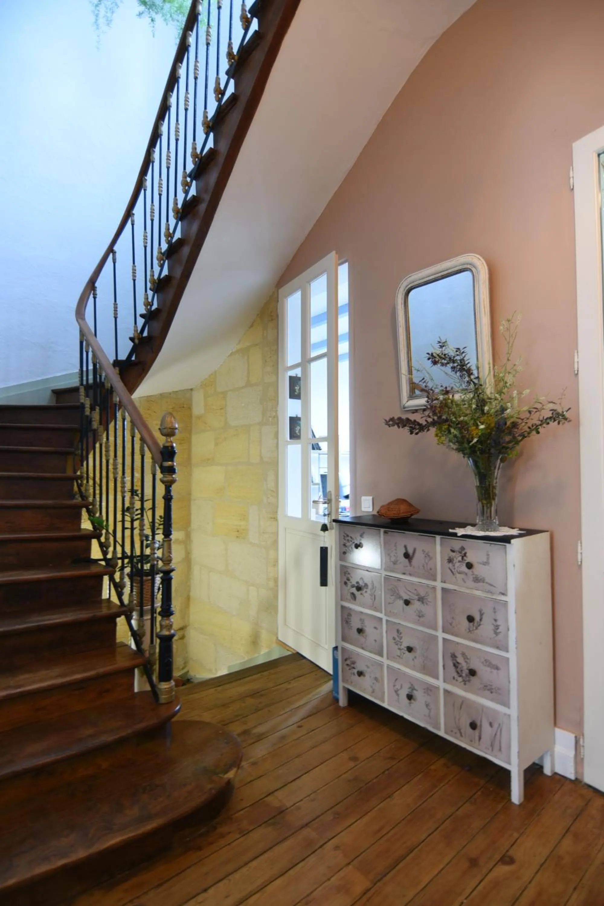 Lobby or reception in La maison botanique