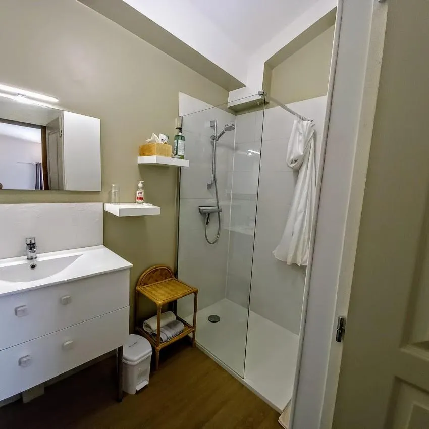 Bathroom in La maison botanique