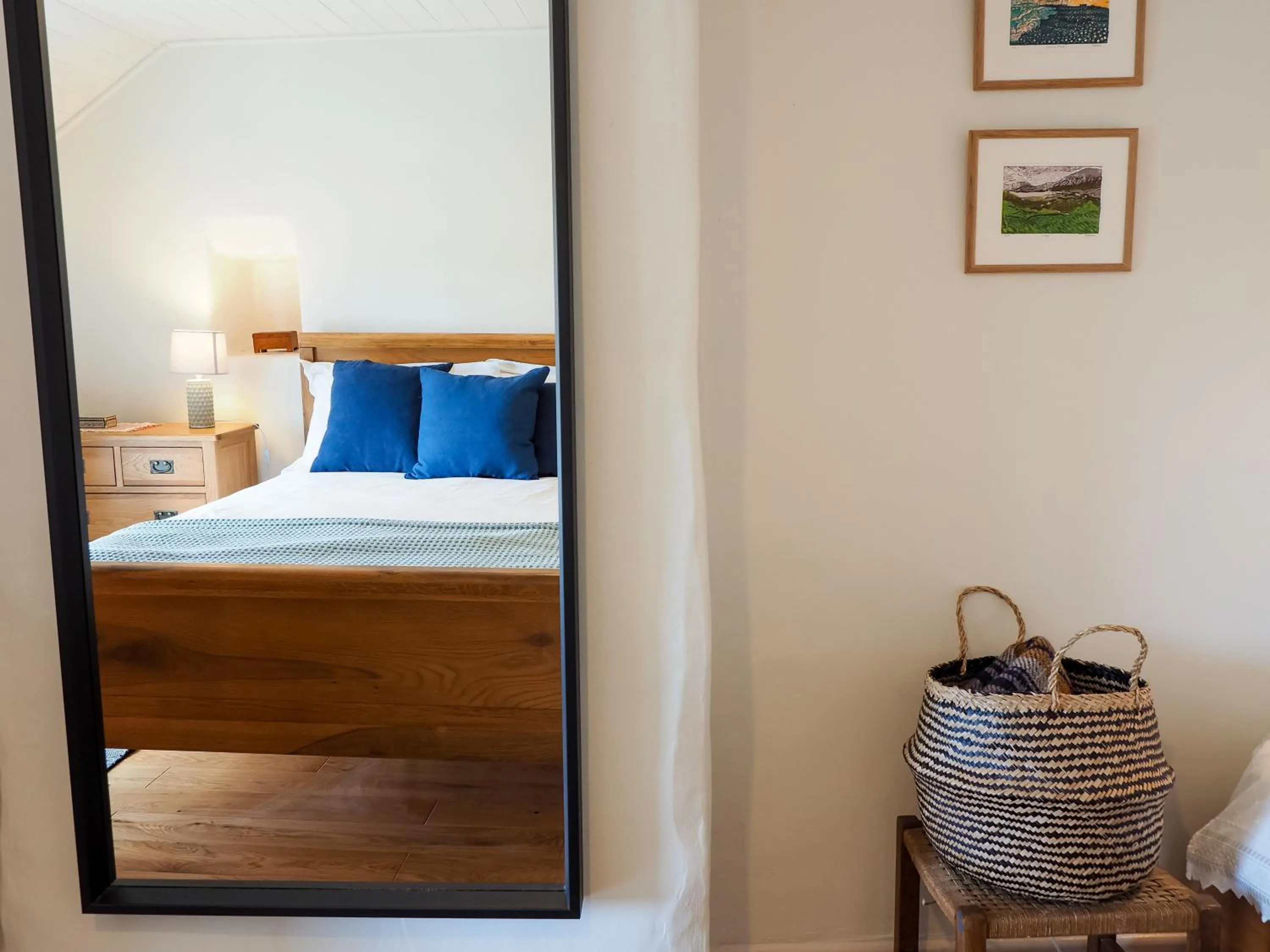 Bed in Wayside Cottage 1637