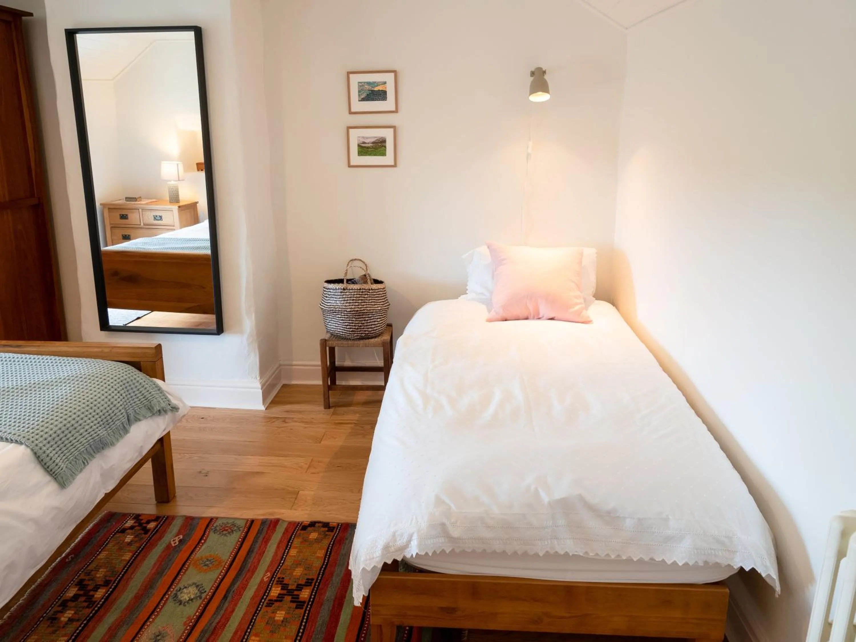 Bed in Wayside Cottage 1637