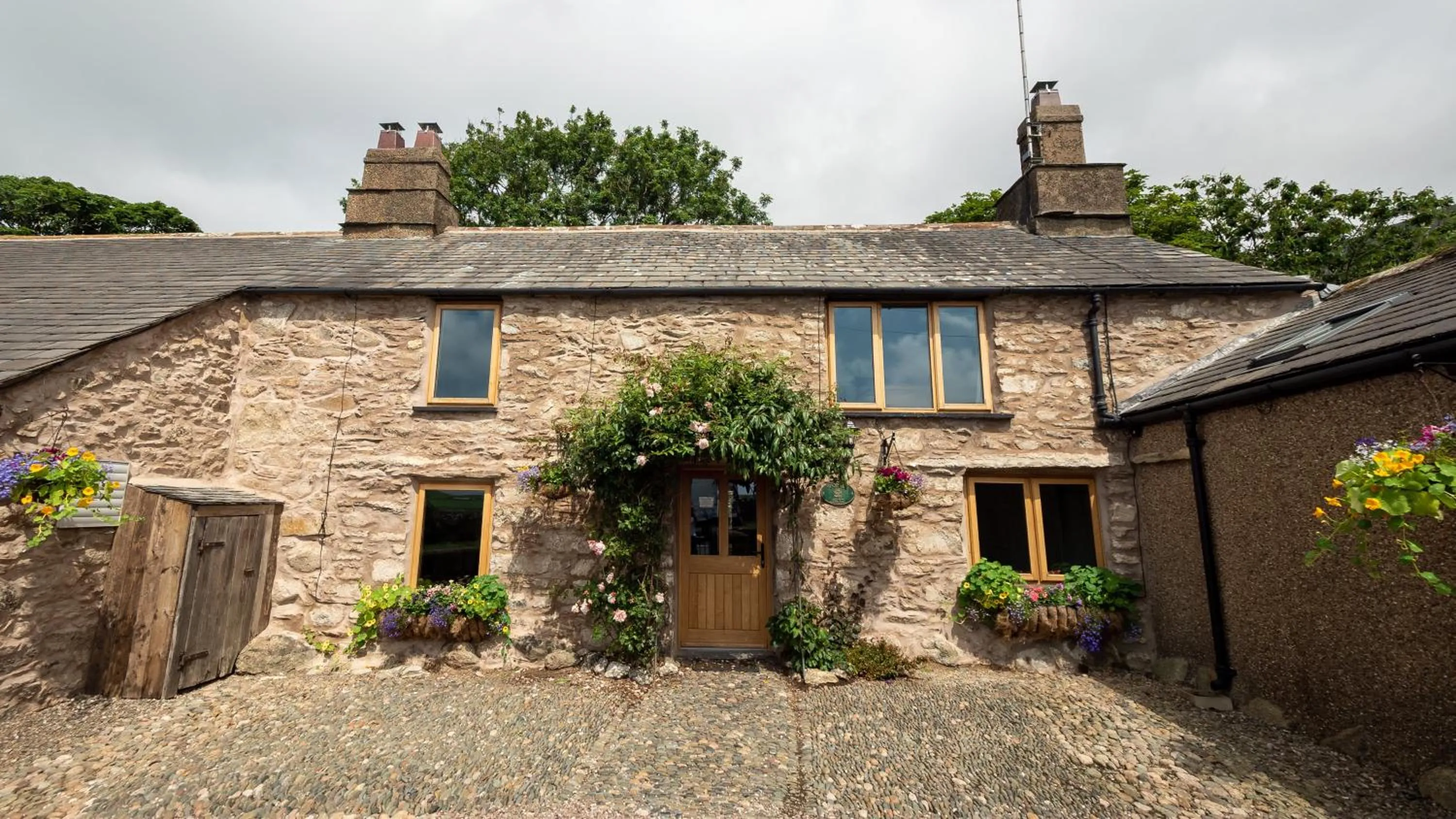 Property building in Wayside Cottage 1637